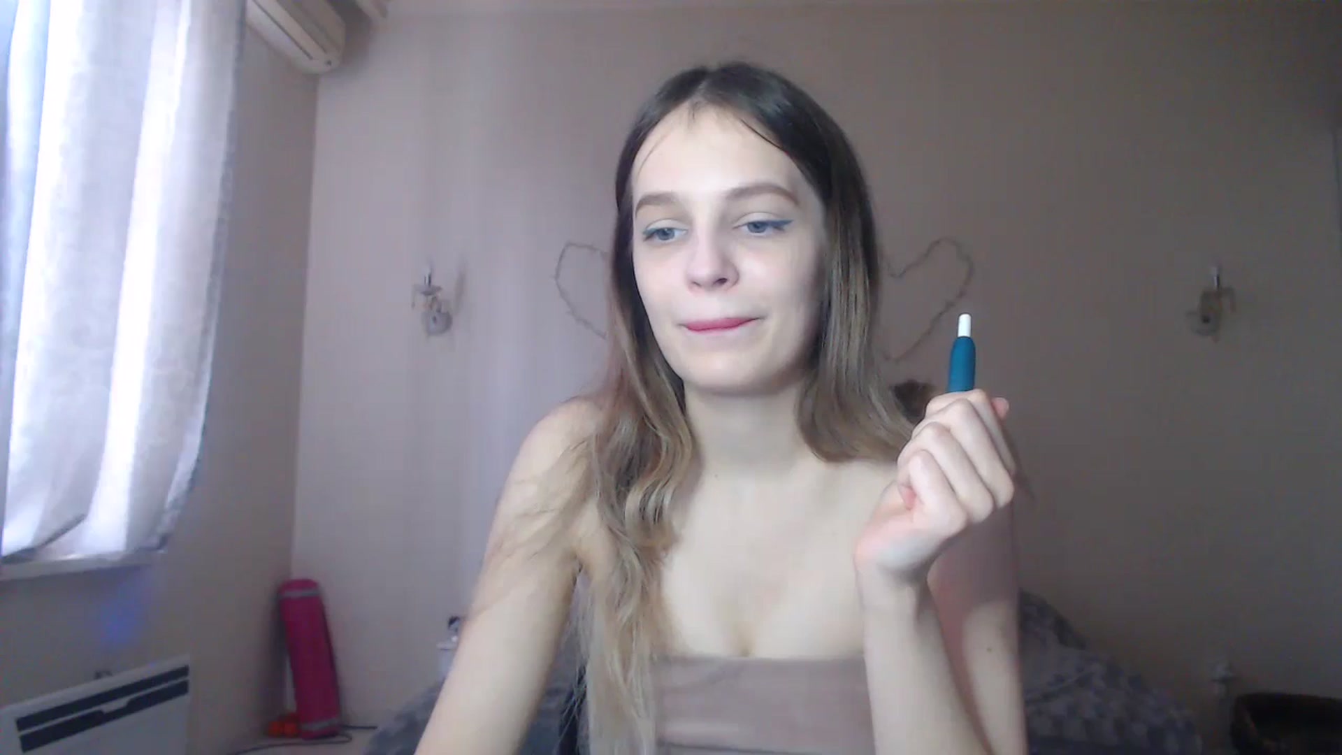 Gallery image thumbnail from Lola_vi's myfreecams stream on, 12/26/2023, 12:43 image 13 of 20