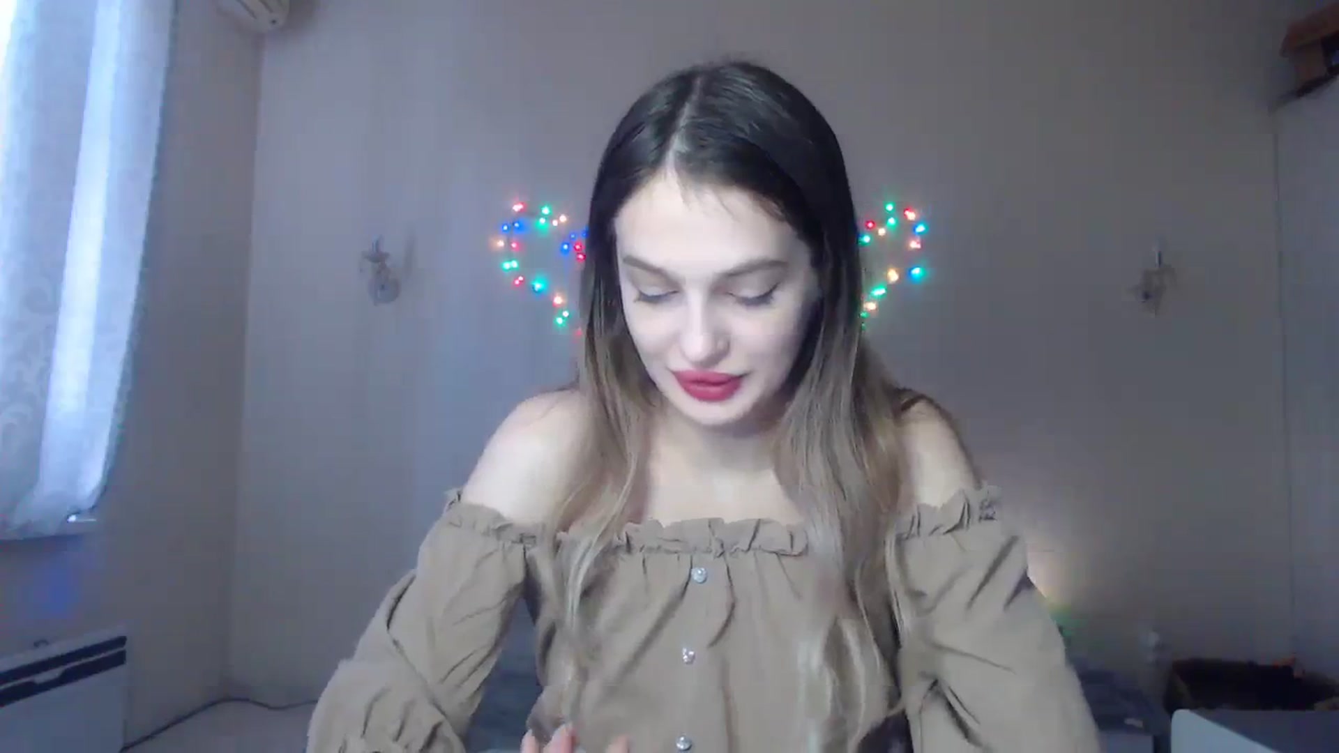 Gallery image thumbnail from Lola_vi's myfreecams stream on, 12/31/2023, 12:30 image 10 of 20