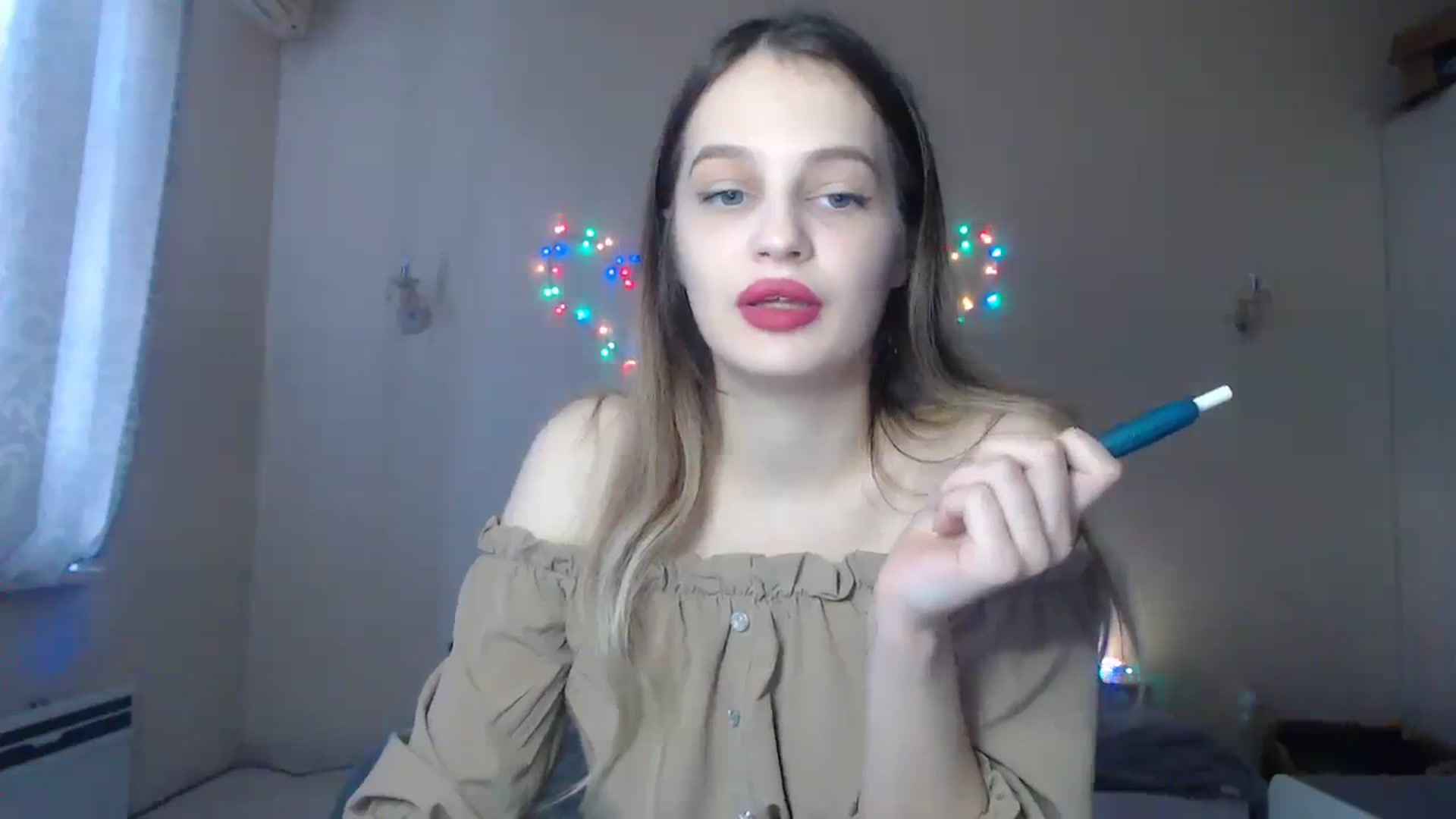 Gallery image thumbnail from Lola_vi's myfreecams stream on, 12/31/2023, 13:01 image 16 of 20