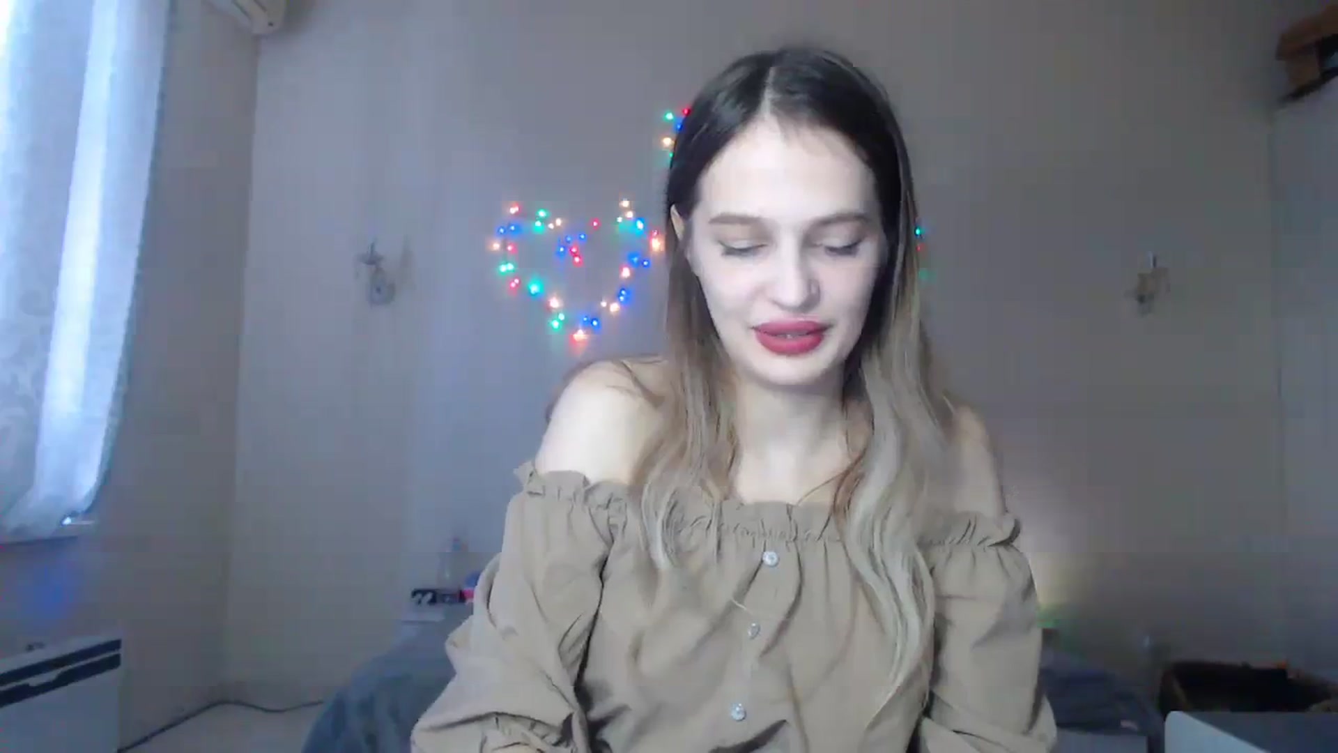 Gallery image thumbnail from Lola_vi's myfreecams stream on, 12/31/2023, 13:01 image 5 of 20