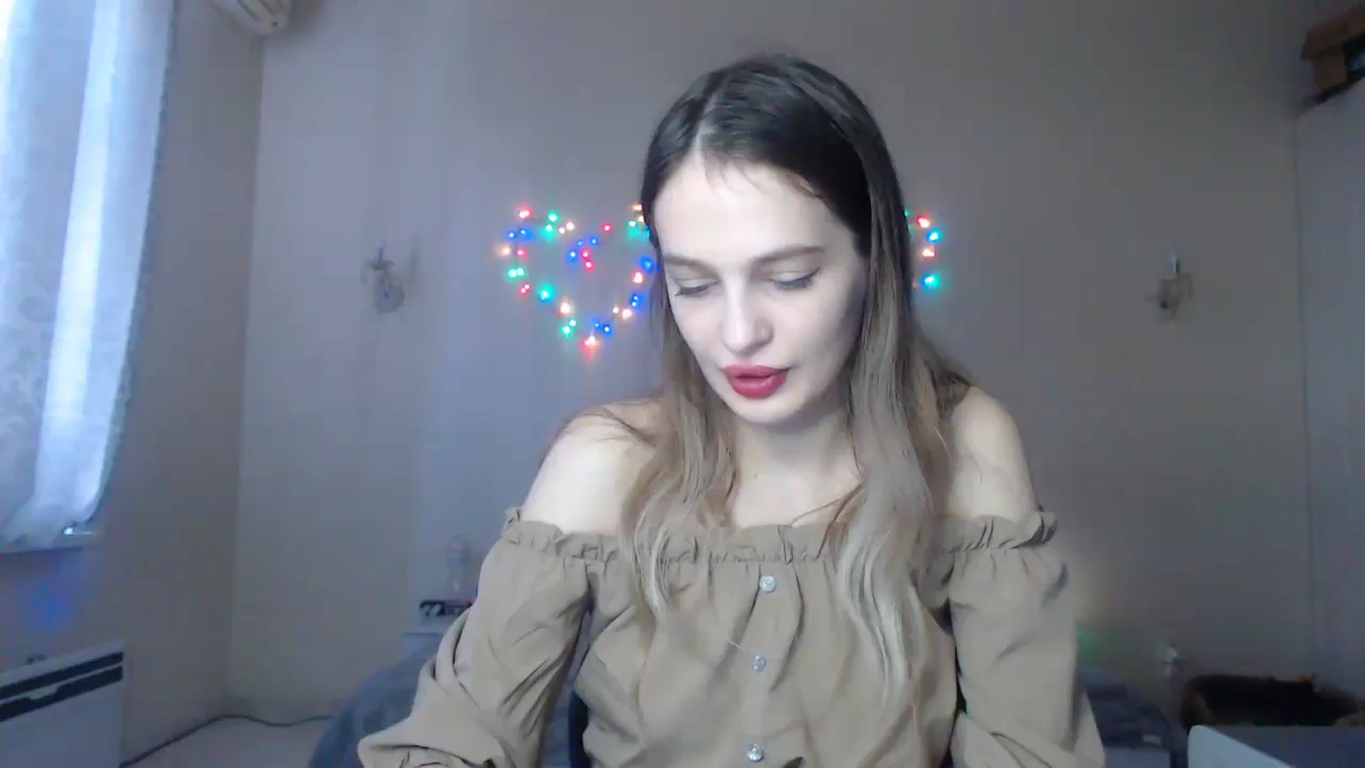 Gallery image thumbnail from Lola_vi's myfreecams stream on, 12/31/2023, 13:01 image 6 of 20