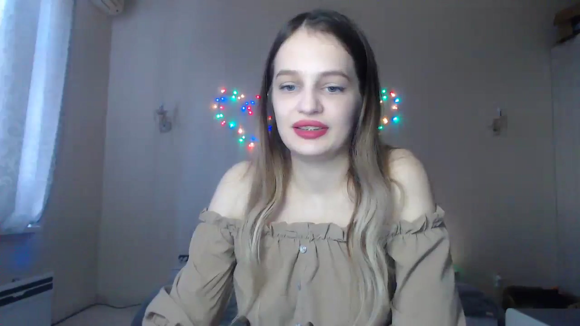 Gallery image thumbnail from Lola_vi's myfreecams stream on, 12/31/2023, 13:01 image 14 of 20