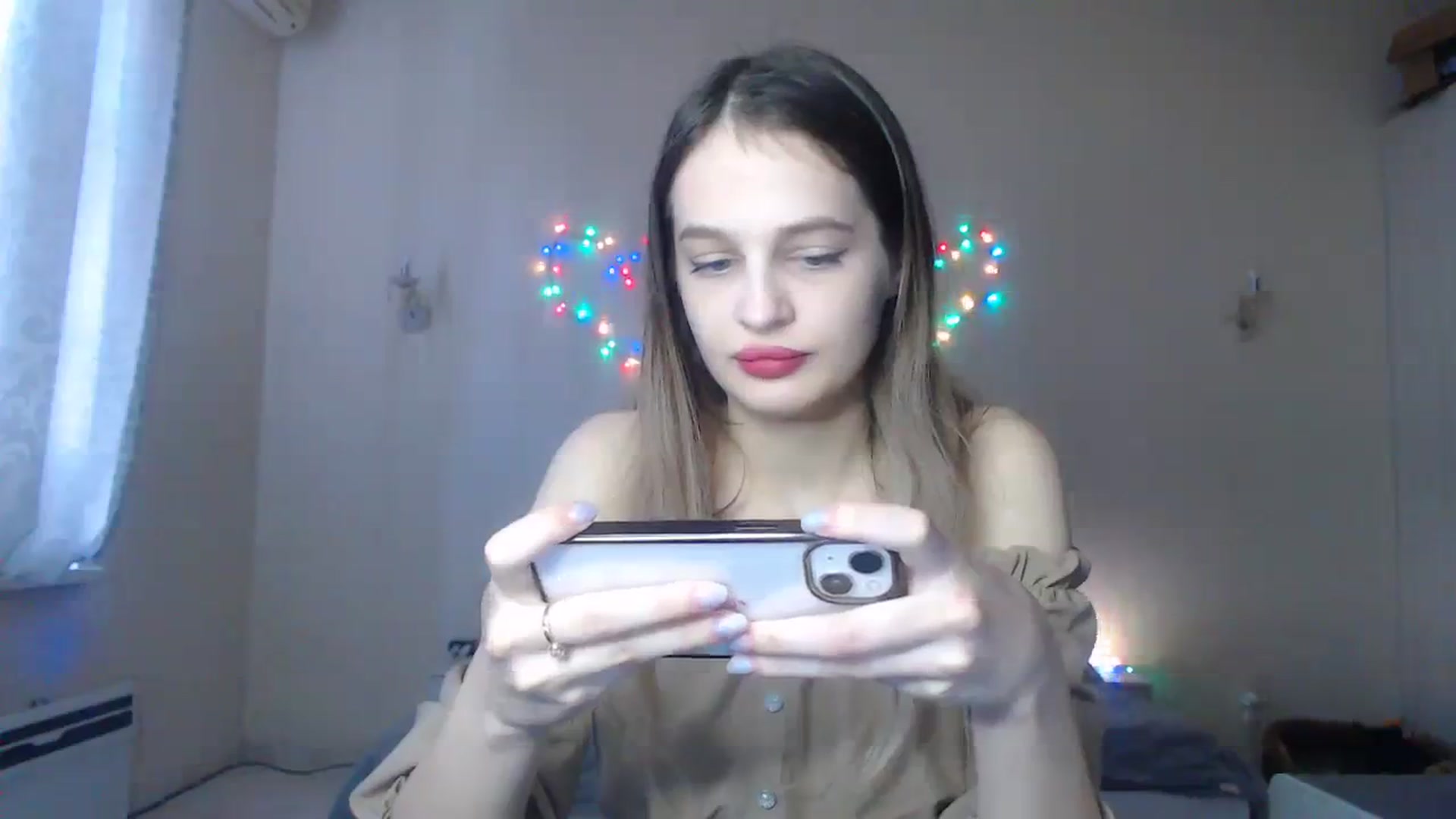 Gallery image thumbnail from Lola_vi's myfreecams stream on, 12/31/2023, 13:01 image 3 of 20