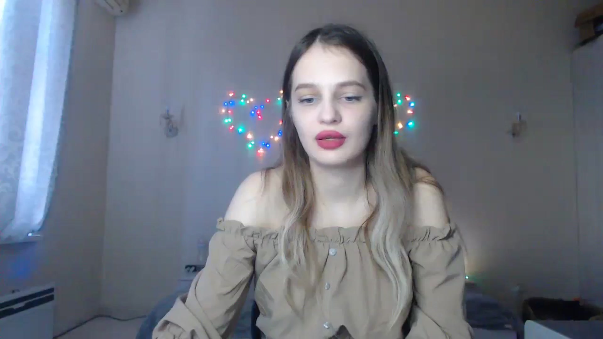 Gallery image thumbnail from Lola_vi's myfreecams stream on, 12/31/2023, 13:01 image 12 of 20