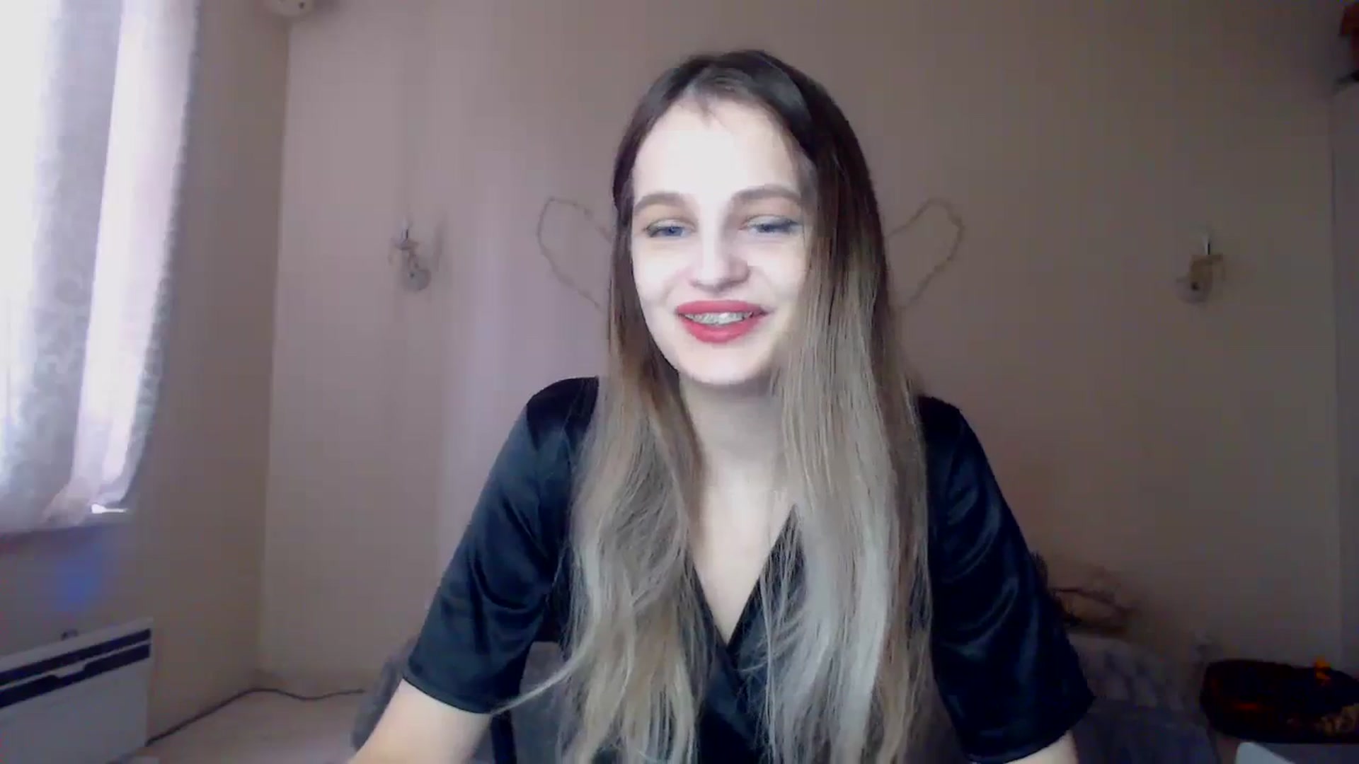 Gallery image thumbnail from Lola_vi's myfreecams stream on, 01/03/2024, 13:08 image 4 of 20