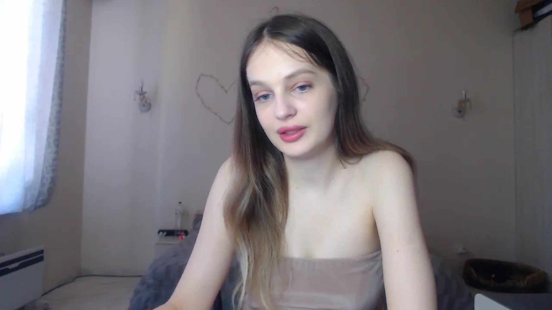 Gallery image thumbnail from Lola_vi's myfreecams stream on, 04/07/2024, 11:41 image 3 of 20