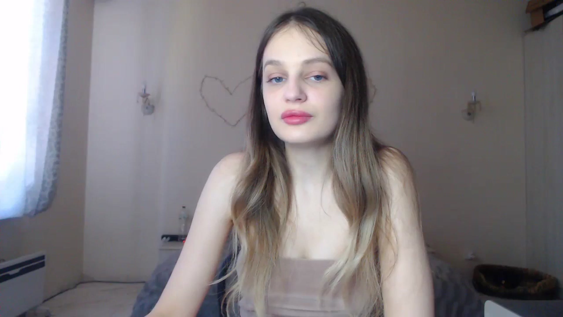Gallery image thumbnail from Lola_vi's myfreecams stream on, 04/07/2024, 11:41 image 10 of 20
