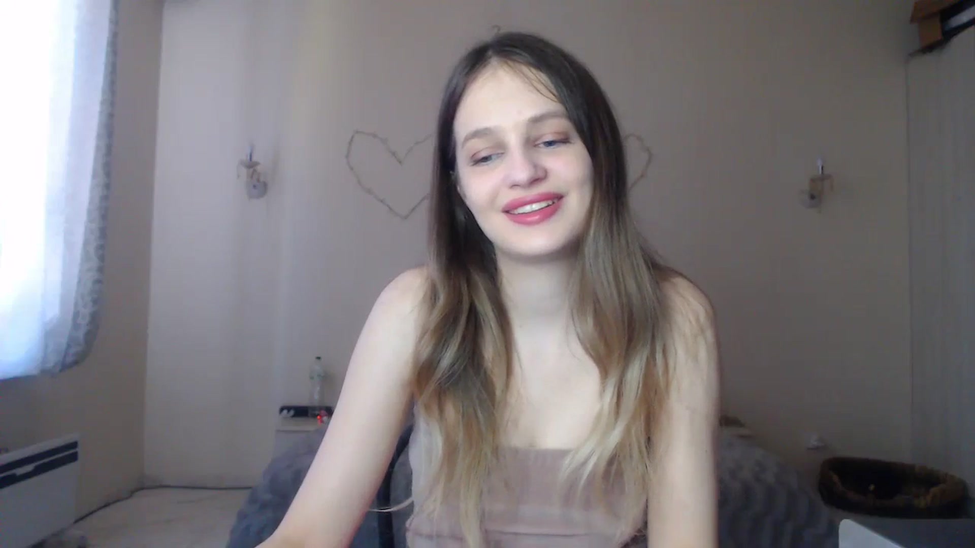 Gallery image thumbnail from Lola_vi's myfreecams stream on, 04/07/2024, 11:41 image 11 of 20