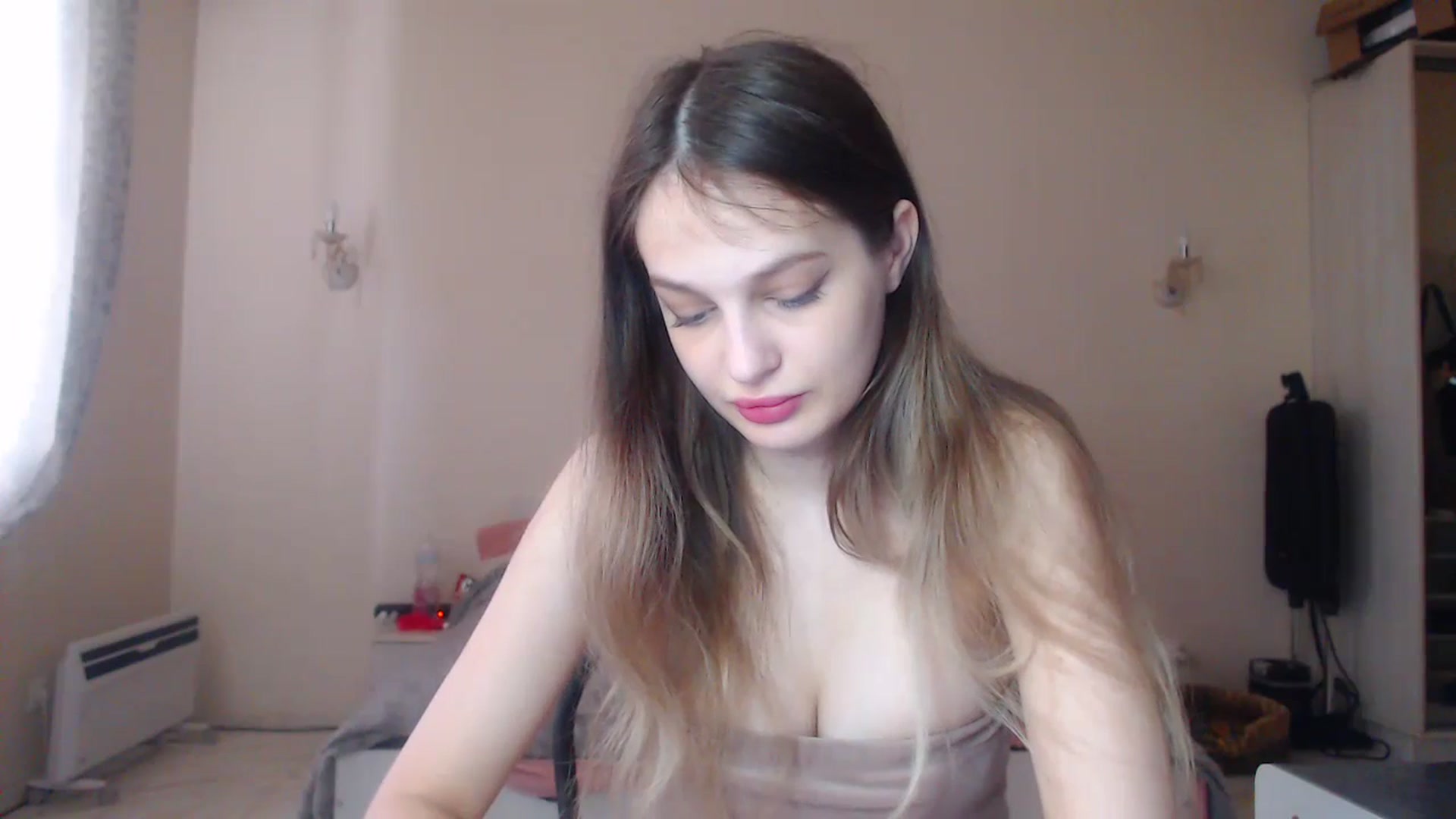Gallery image thumbnail from Lola_vi's myfreecams stream on, 04/28/2024, 12:01 image 2 of 20