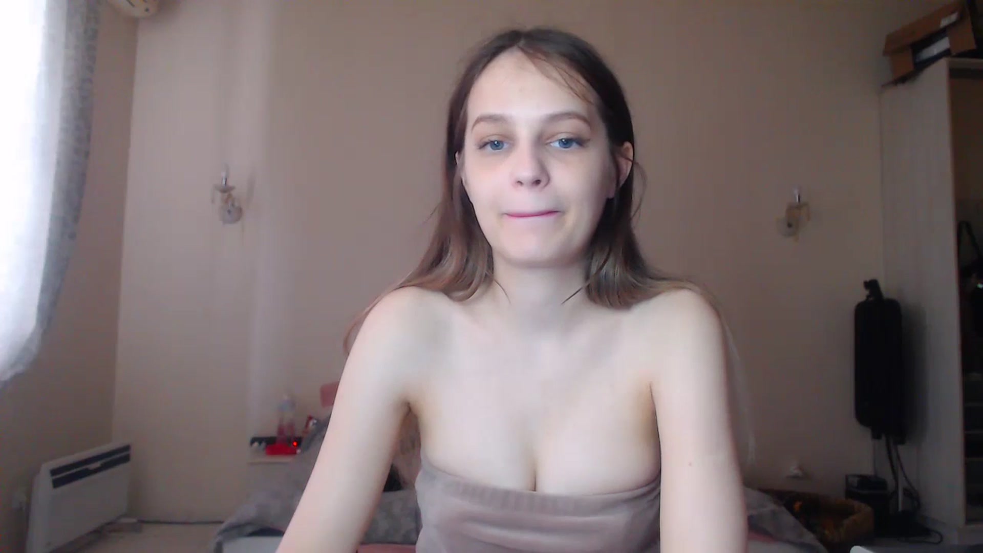 Gallery image thumbnail from Lola_vi's myfreecams stream on, 04/28/2024, 12:01 image 13 of 20