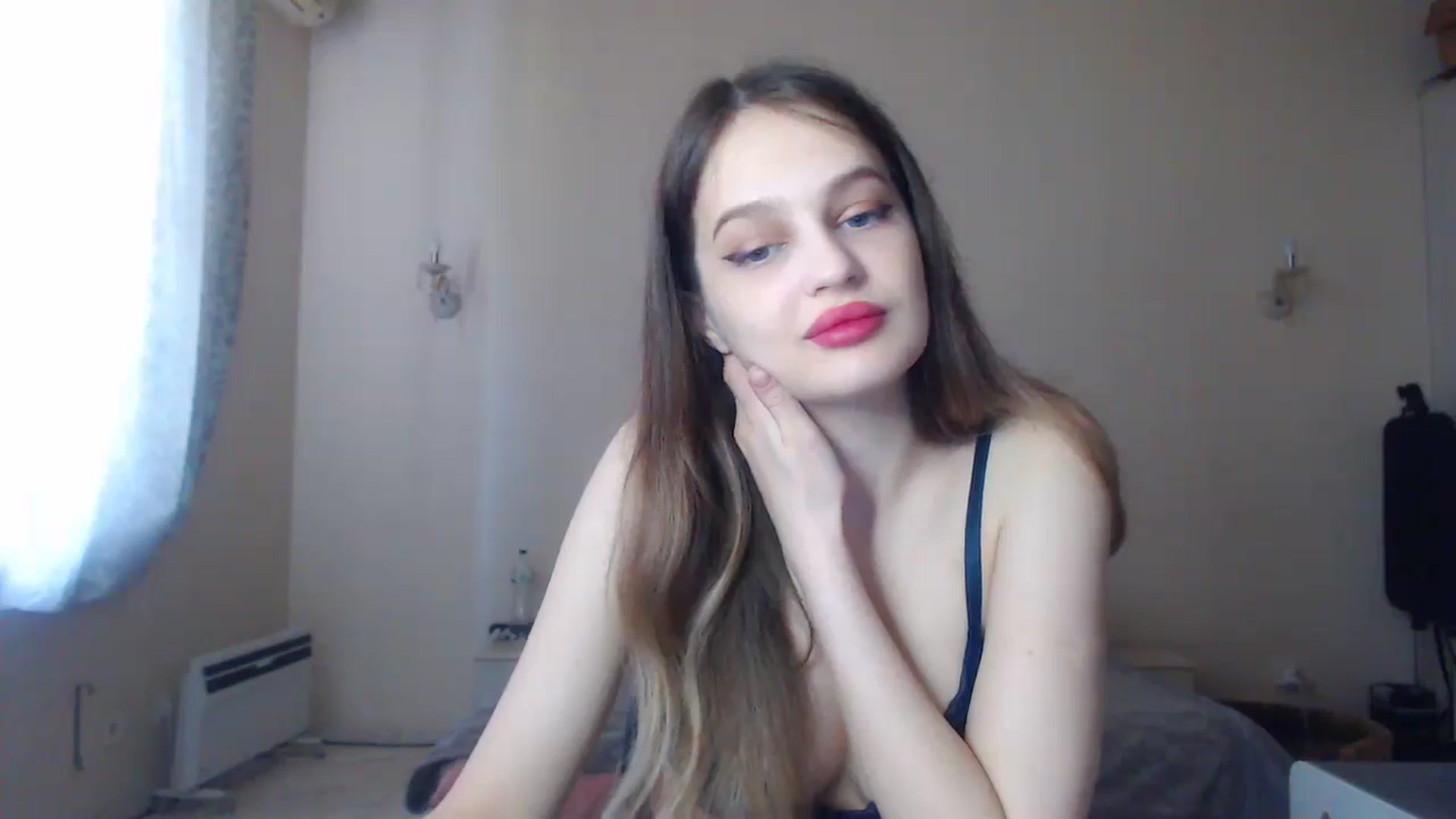Gallery image thumbnail from Lola_vi's myfreecams stream on, 05/06/2024, 12:04 image 18 of 20