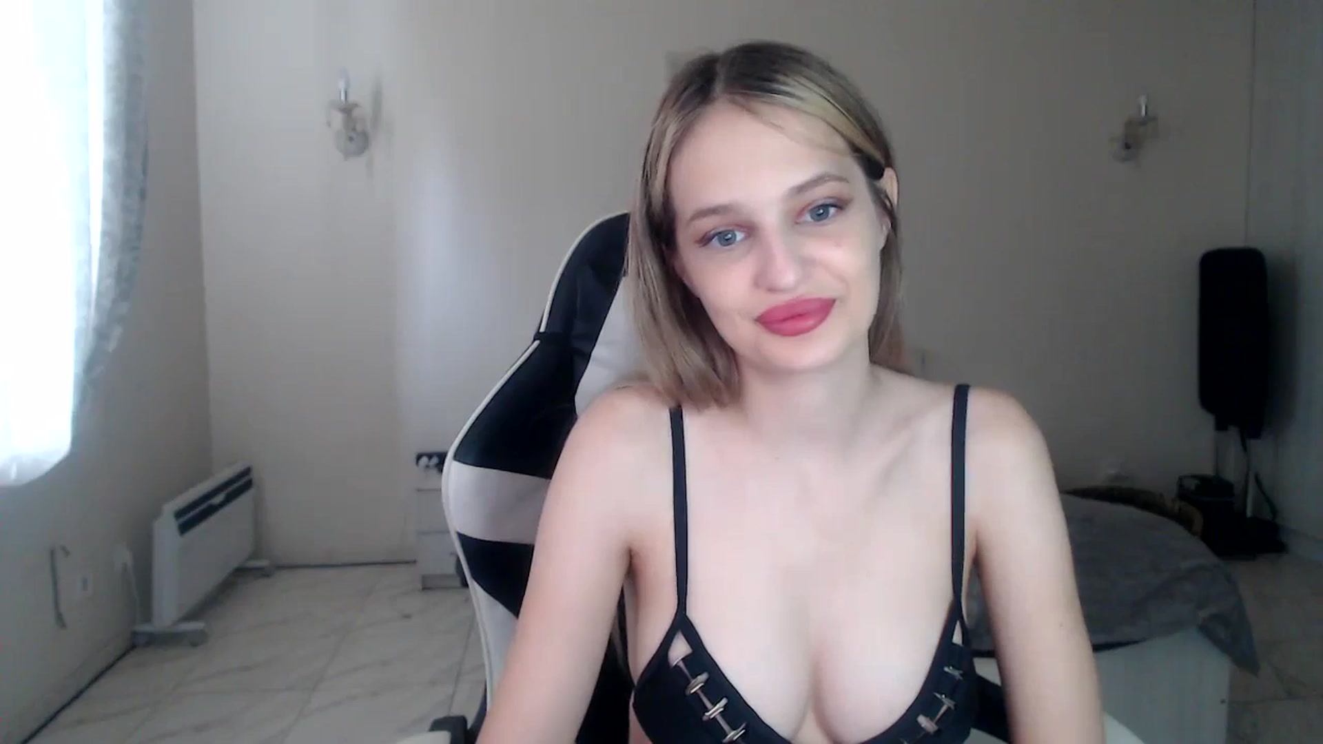 Gallery image thumbnail from Lola_vi's myfreecams stream on, 09/01/2024, 12:01 image 12 of 20