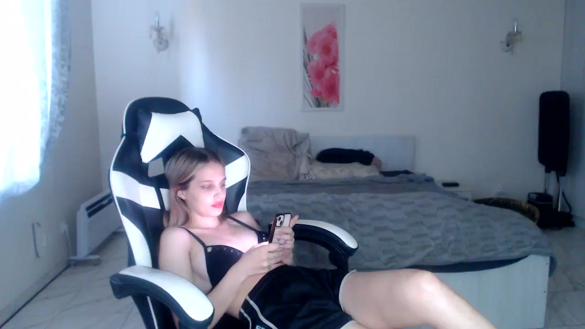 Gallery image thumbnail from Lola_vi's myfreecams stream on, 09/01/2024, 15:01 image 3 of 20