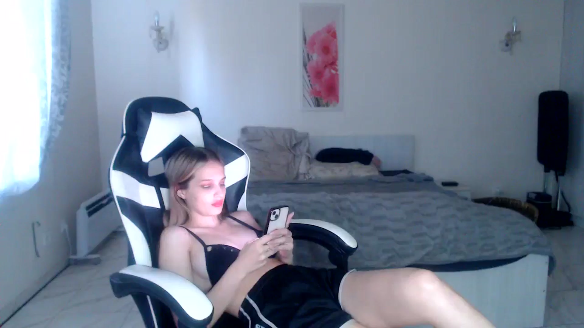 Gallery image thumbnail from Lola_vi's myfreecams stream on, 09/01/2024, 15:01 image 2 of 20