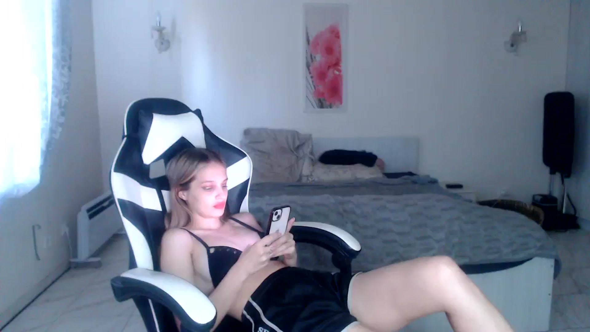 Gallery image thumbnail from Lola_vi's myfreecams stream on, 09/01/2024, 15:01 image 1 of 20