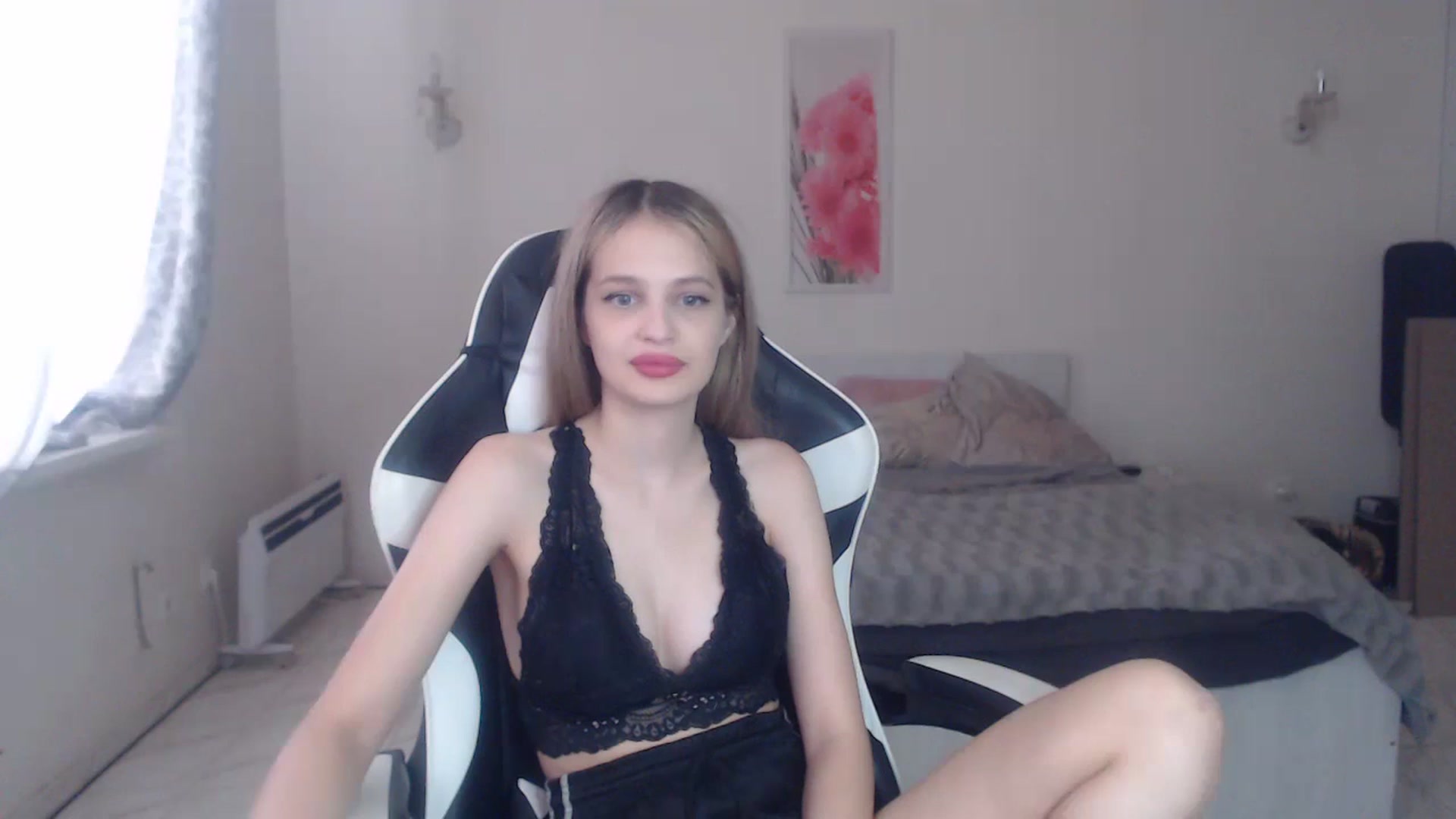 Gallery image thumbnail from Lola_vi's myfreecams stream on, 09/10/2024, 12:02 image 14 of 20