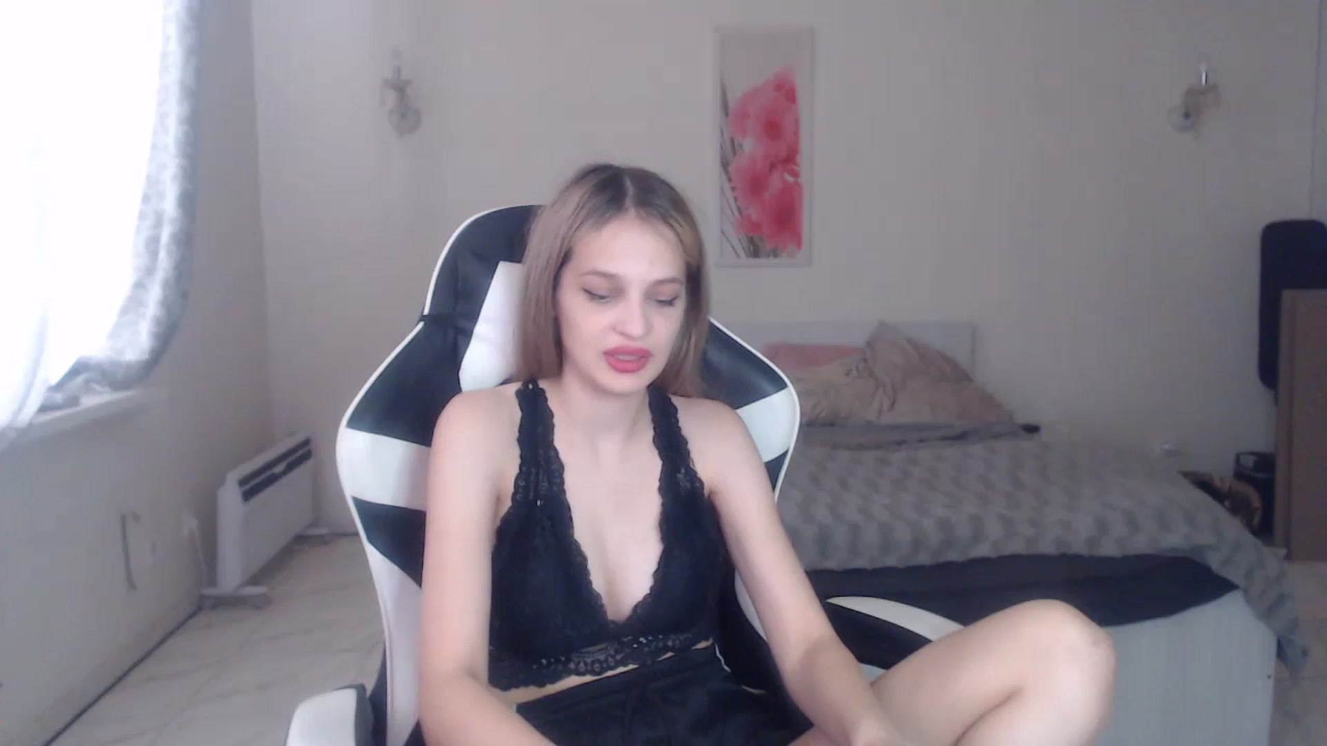 Gallery image thumbnail from Lola_vi's myfreecams stream on, 09/10/2024, 12:02 image 17 of 20