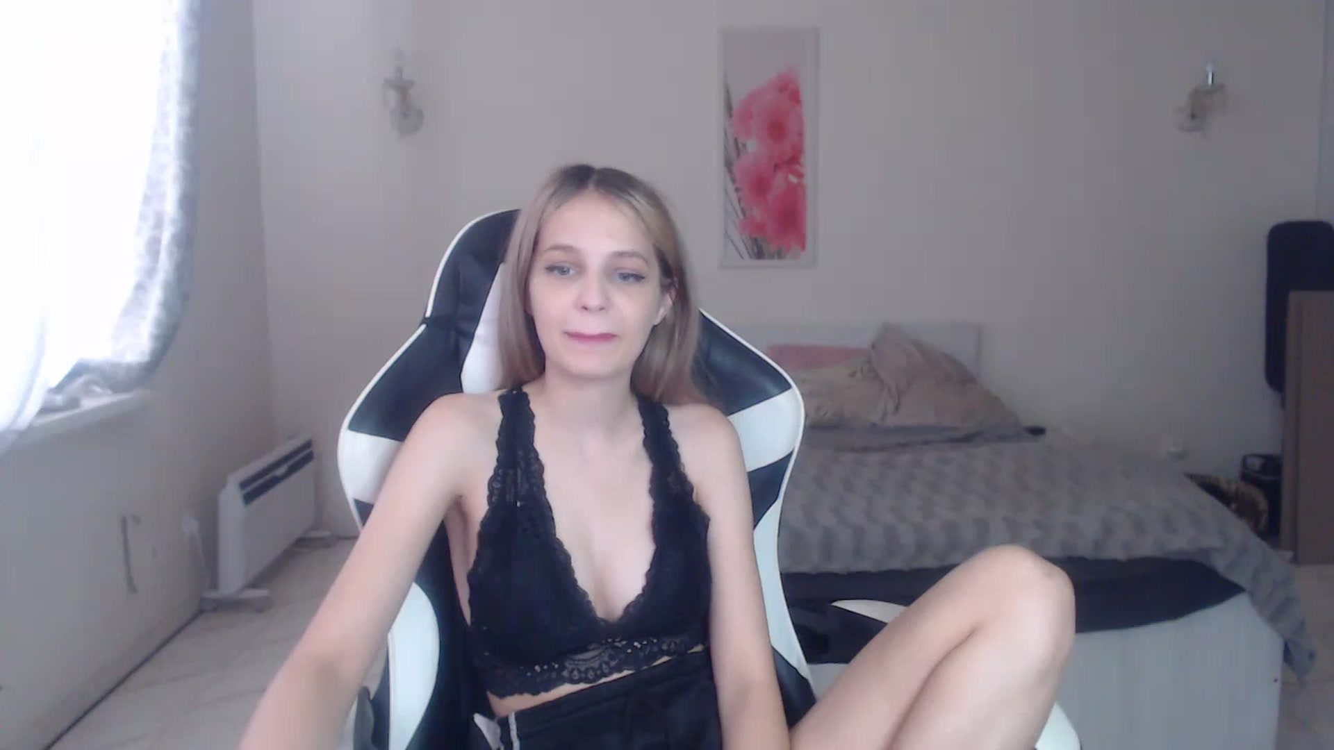 Gallery image thumbnail from Lola_vi's myfreecams stream on, 09/10/2024, 12:02 image 20 of 20