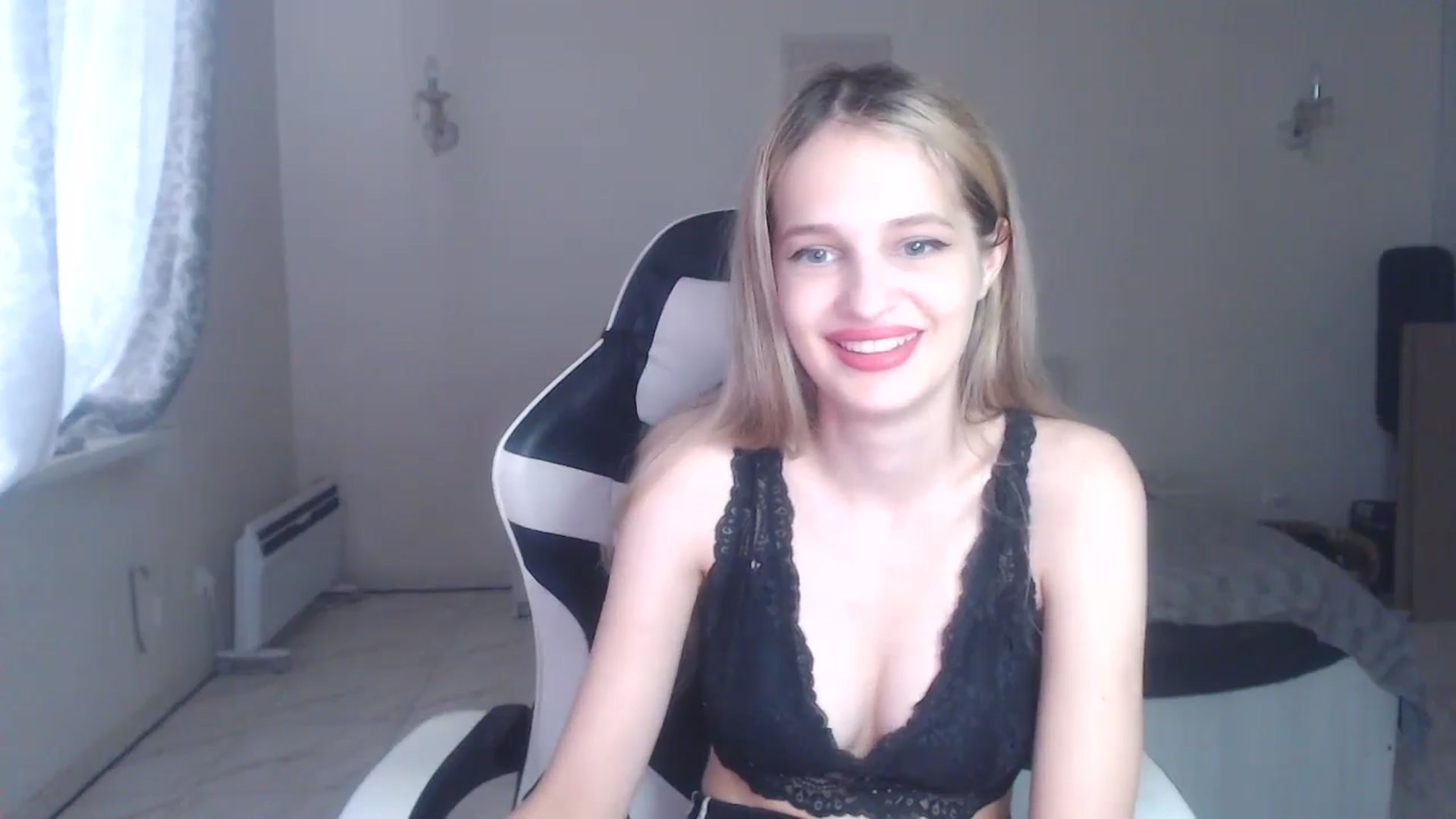 Gallery image thumbnail from Lola_vi's myfreecams stream on, 09/10/2024, 15:08 image 3 of 20