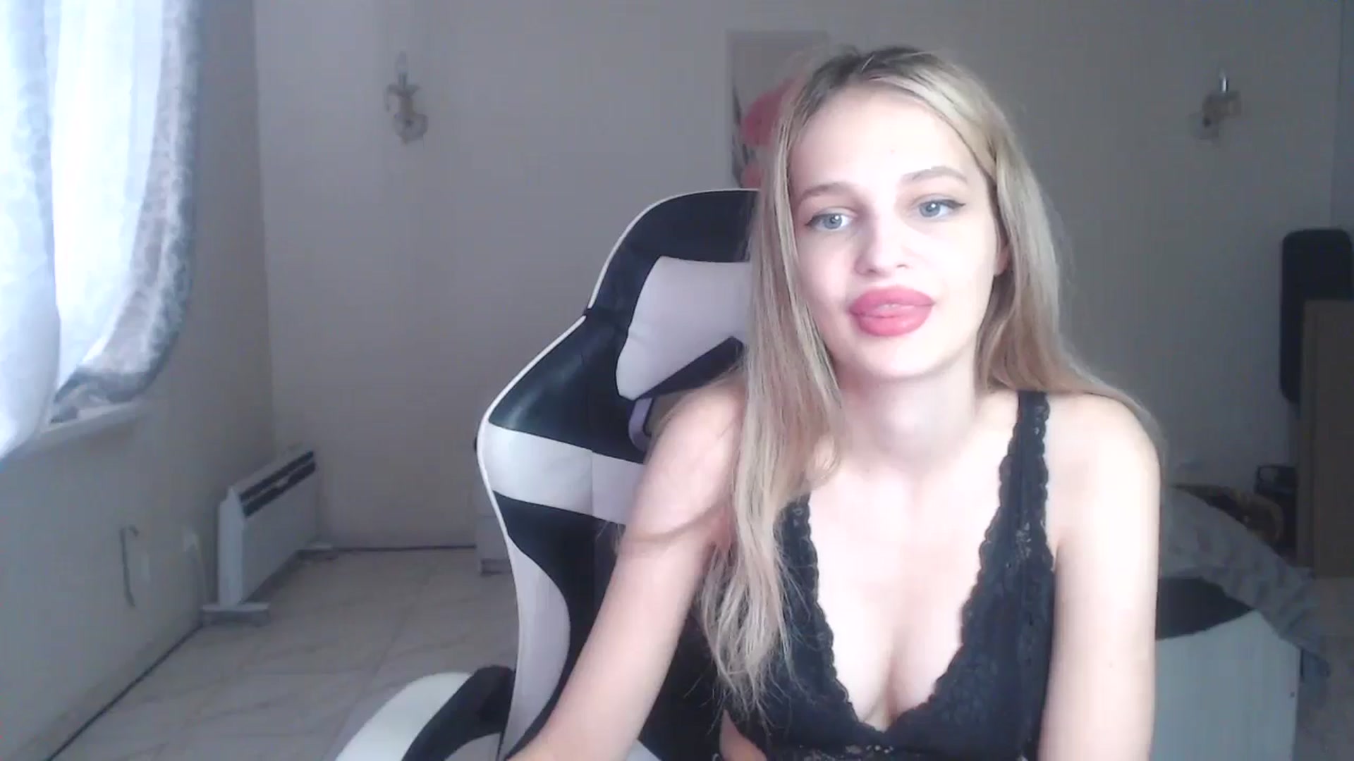 Gallery image thumbnail from Lola_vi's myfreecams stream on, 09/10/2024, 15:08 image 7 of 20