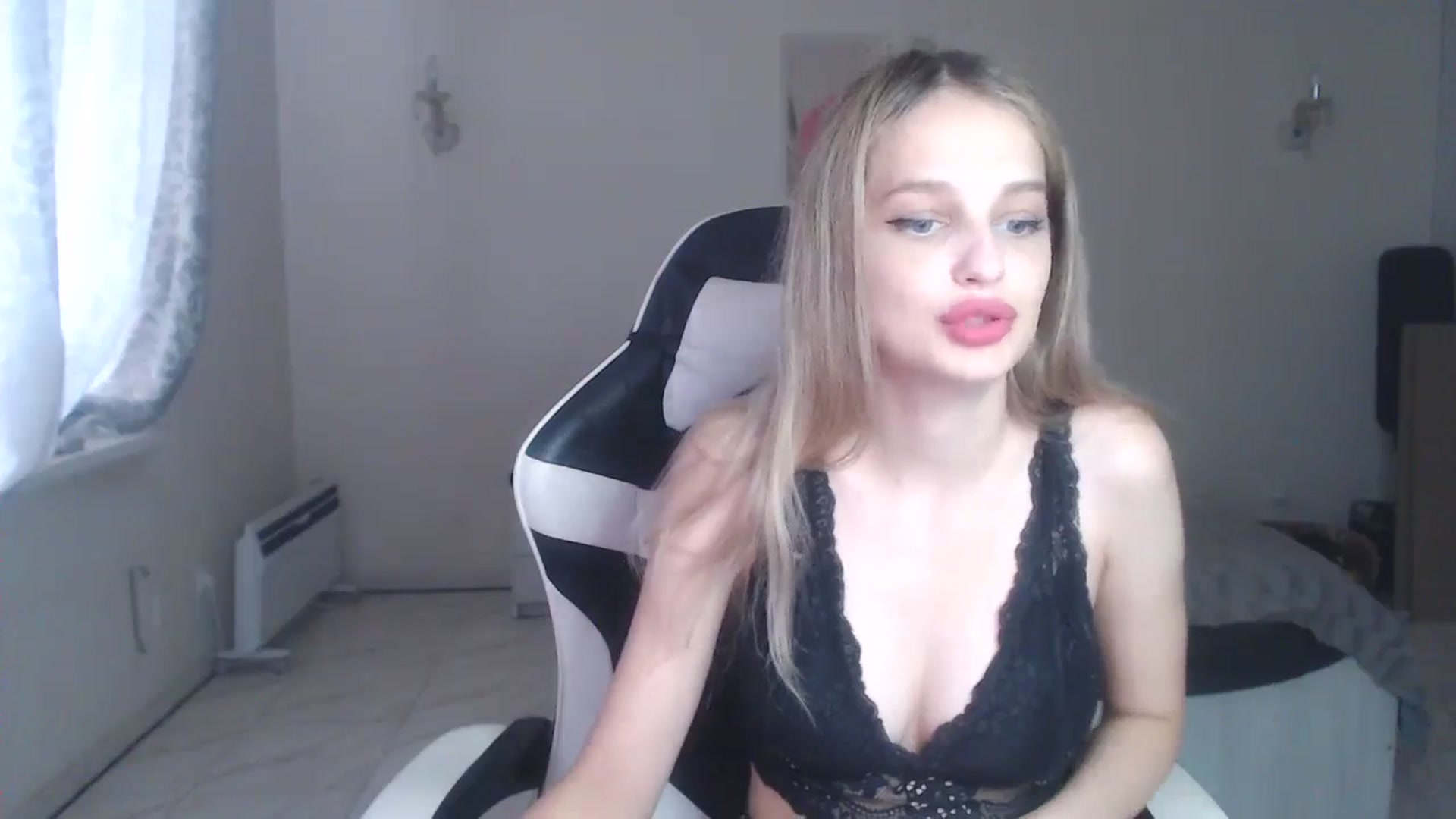 Gallery image thumbnail from Lola_vi's myfreecams stream on, 09/10/2024, 15:08 image 5 of 20