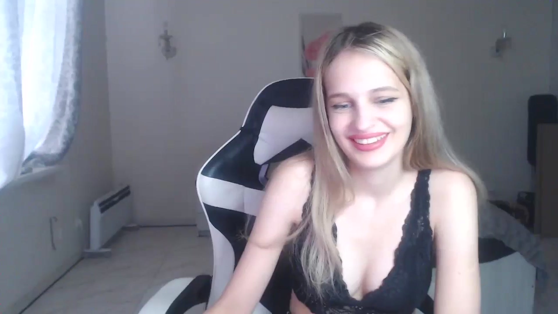 Gallery image thumbnail from Lola_vi's myfreecams stream on, 09/10/2024, 15:08 image 8 of 20