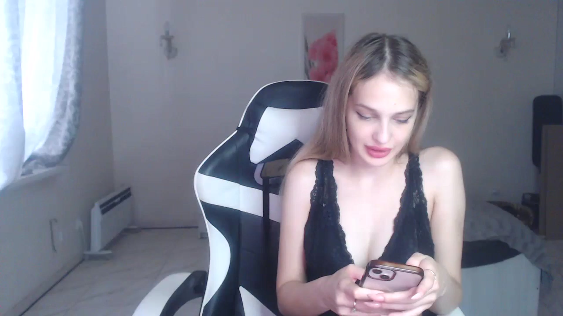 Gallery image thumbnail from Lola_vi's myfreecams stream on, 09/10/2024, 15:08 image 1 of 20