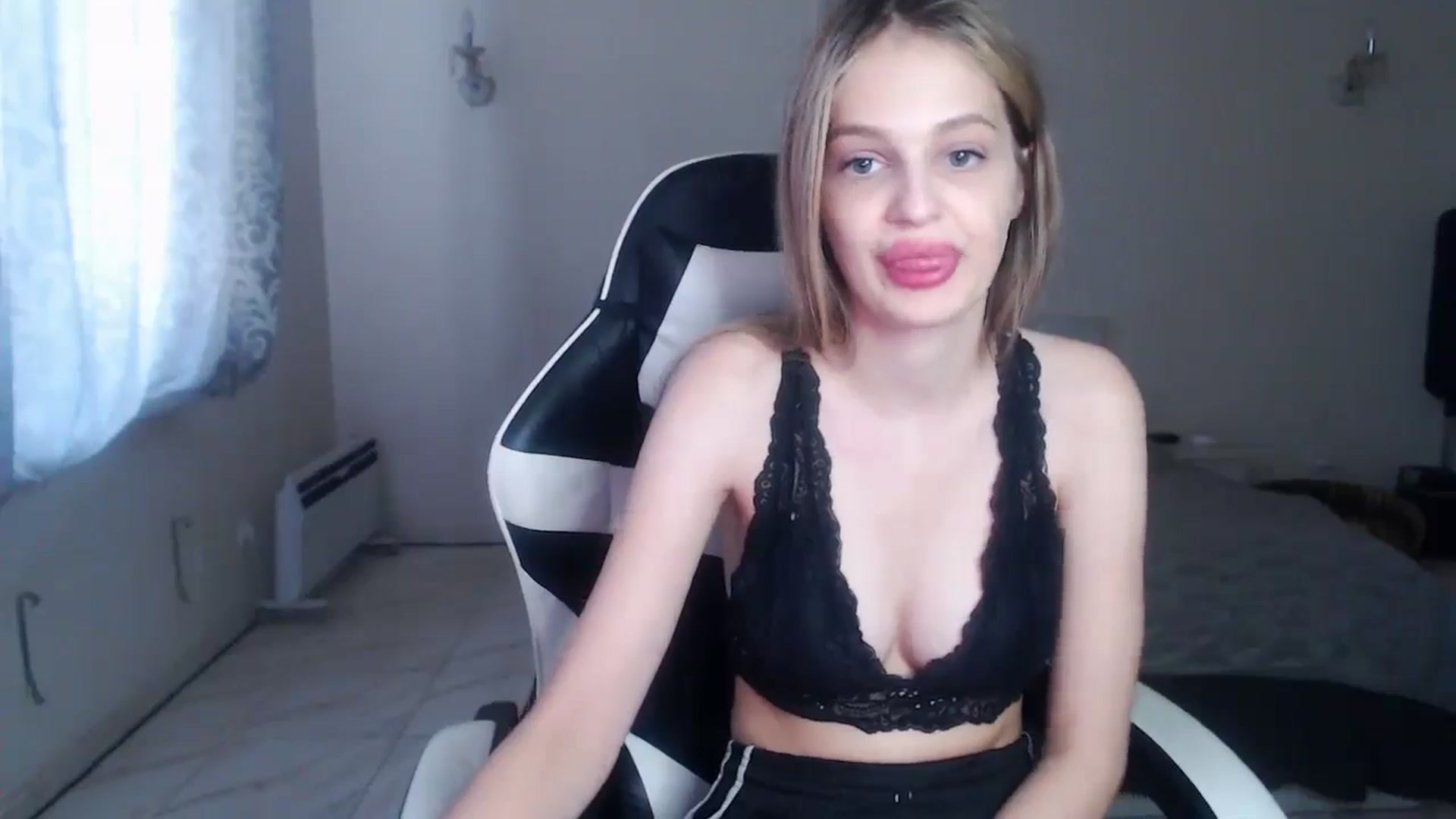 Gallery image thumbnail from Lola_vi's myfreecams stream on, 09/20/2024, 12:00 image 15 of 20