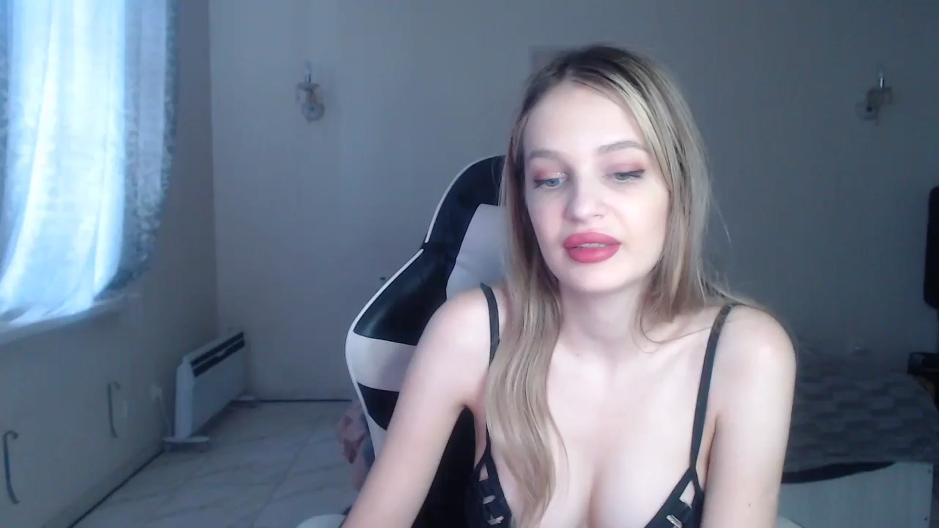 Gallery image thumbnail from Lola_vi's myfreecams stream on, 10/02/2024, 12:03 image 14 of 20