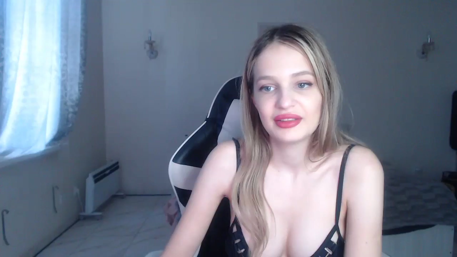 Gallery image thumbnail from Lola_vi's myfreecams stream on, 10/02/2024, 12:03 image 15 of 20