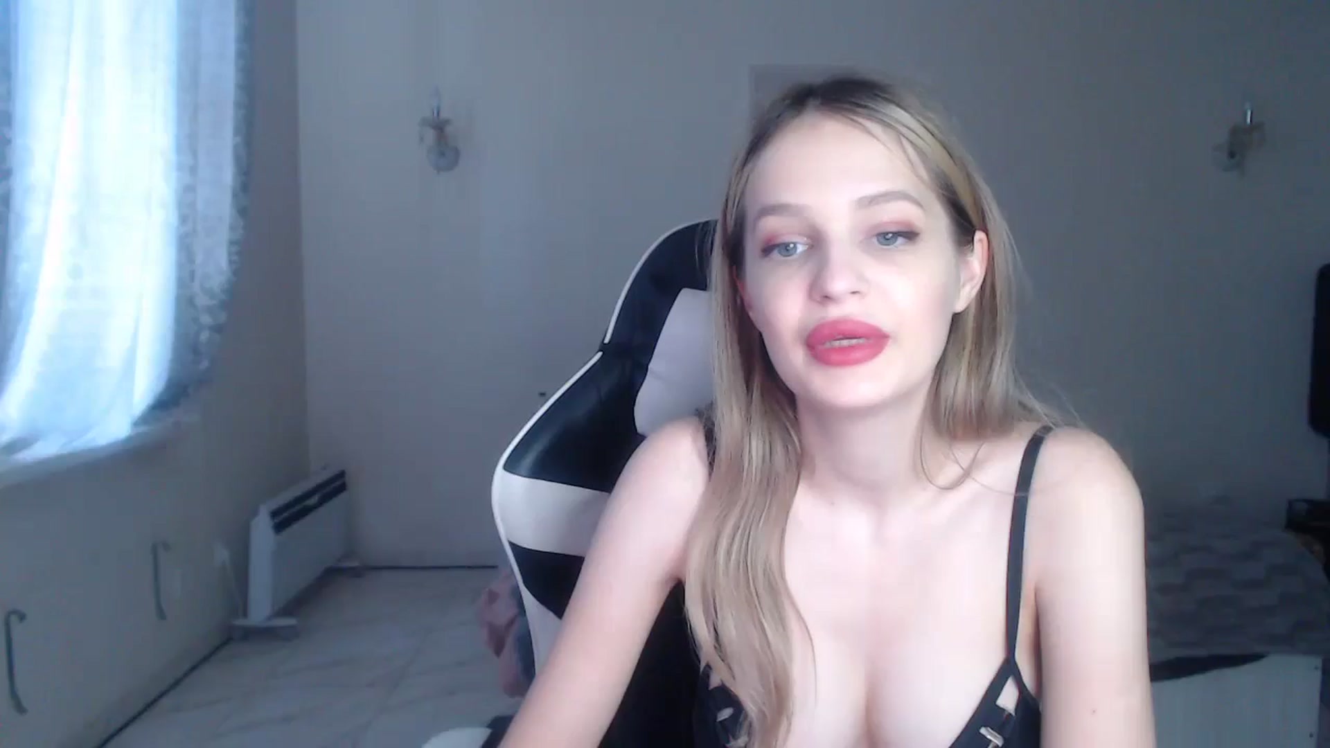 Gallery image thumbnail from Lola_vi's myfreecams stream on, 10/02/2024, 12:03 image 17 of 20