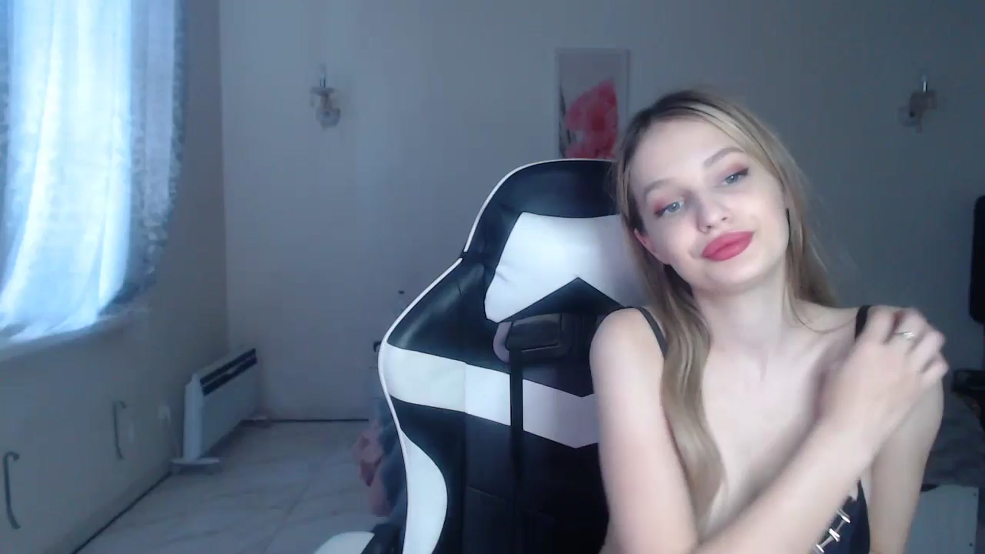 Gallery image thumbnail from Lola_vi's myfreecams stream on, 10/02/2024, 12:03 image 13 of 20