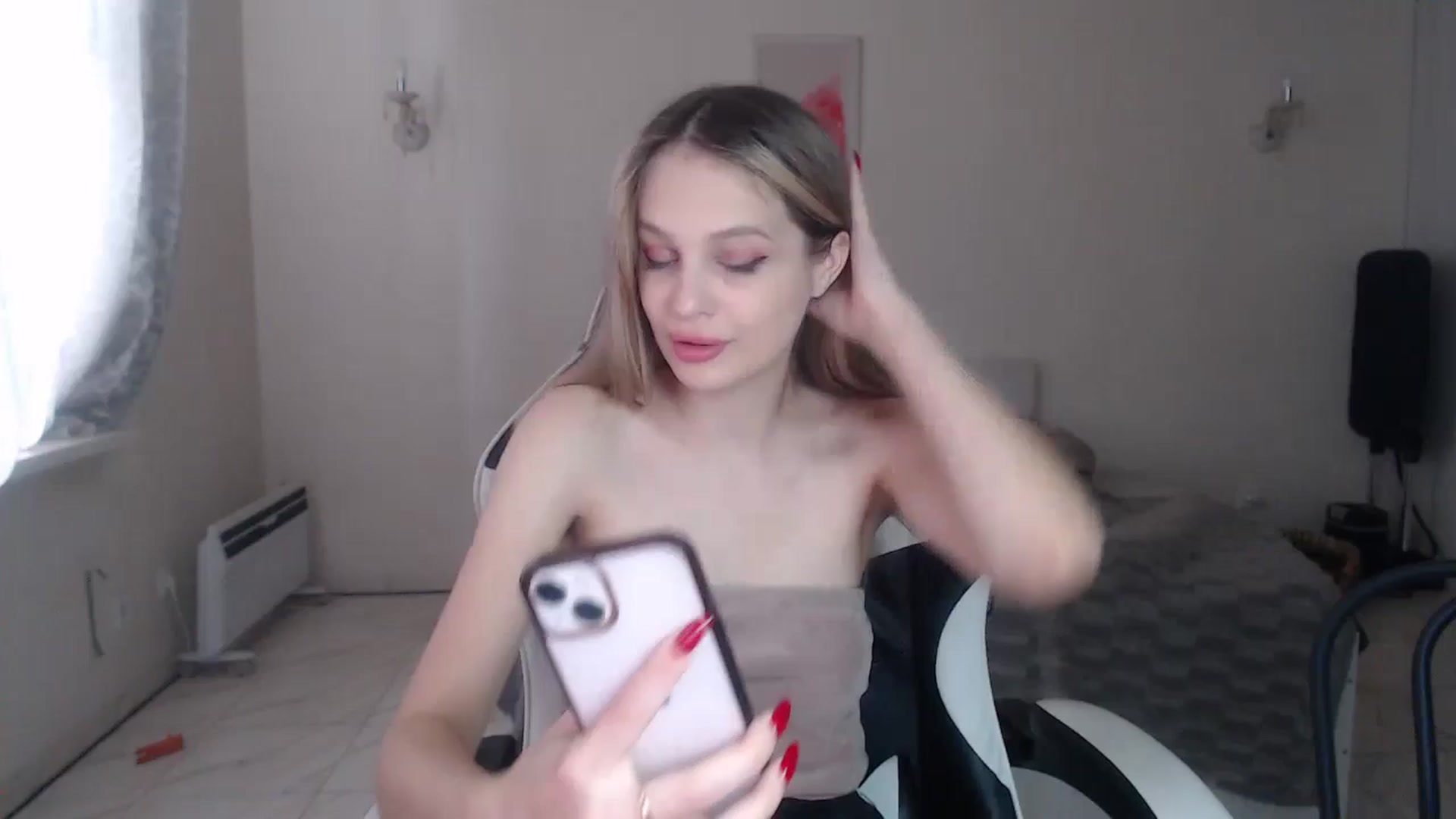 Gallery image thumbnail from Lola_vi's myfreecams stream on, 10/07/2024, 11:54 image 18 of 20
