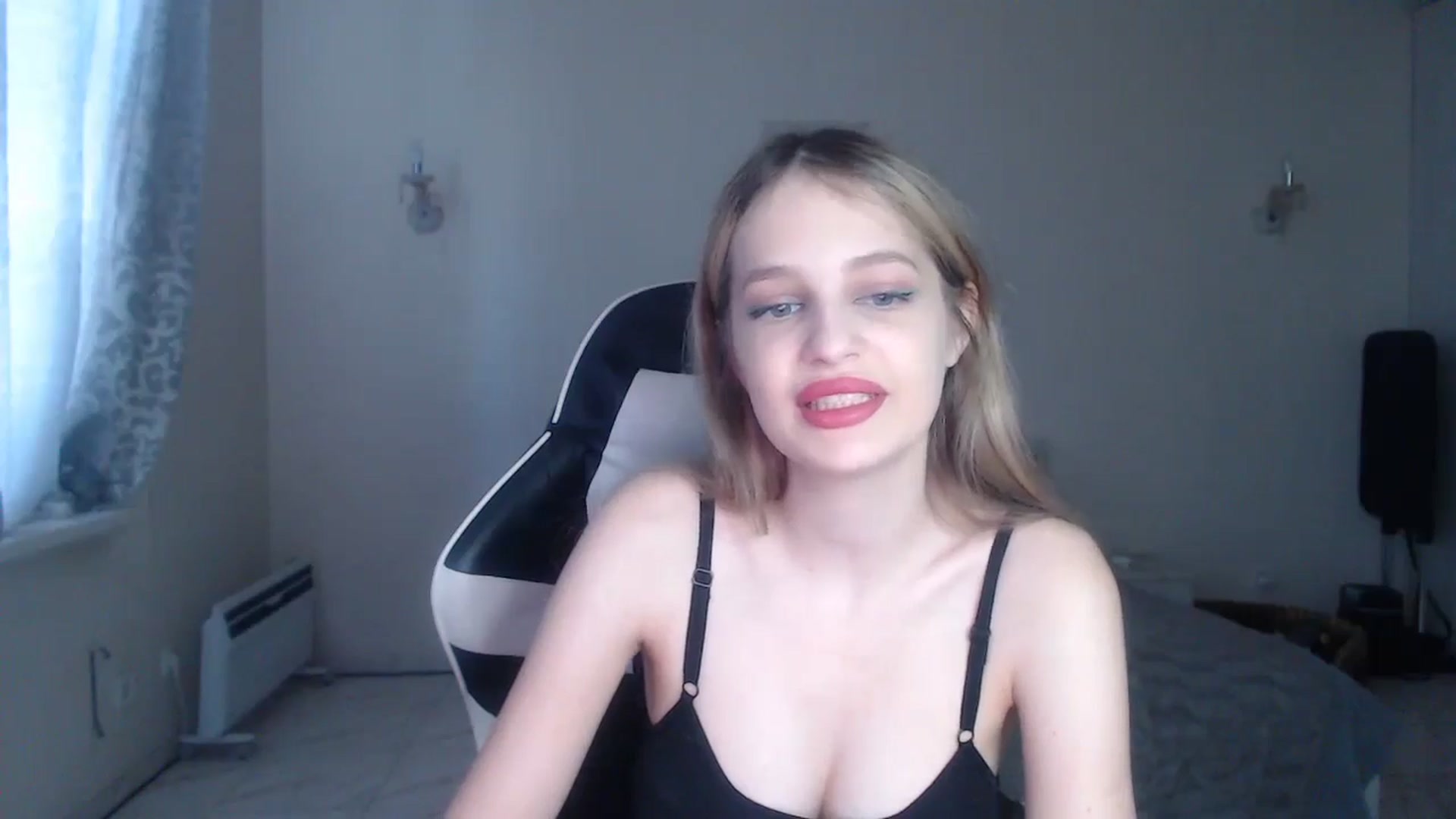 Gallery image thumbnail from Lola_vi's myfreecams stream on, 10/14/2024, 12:04 image 19 of 20