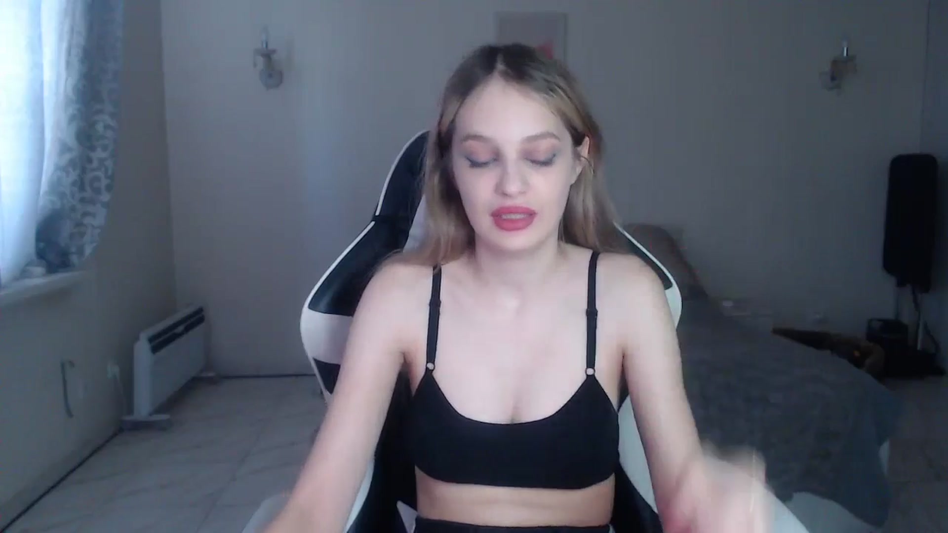 Gallery image thumbnail from Lola_vi's myfreecams stream on, 10/14/2024, 12:04 image 9 of 20