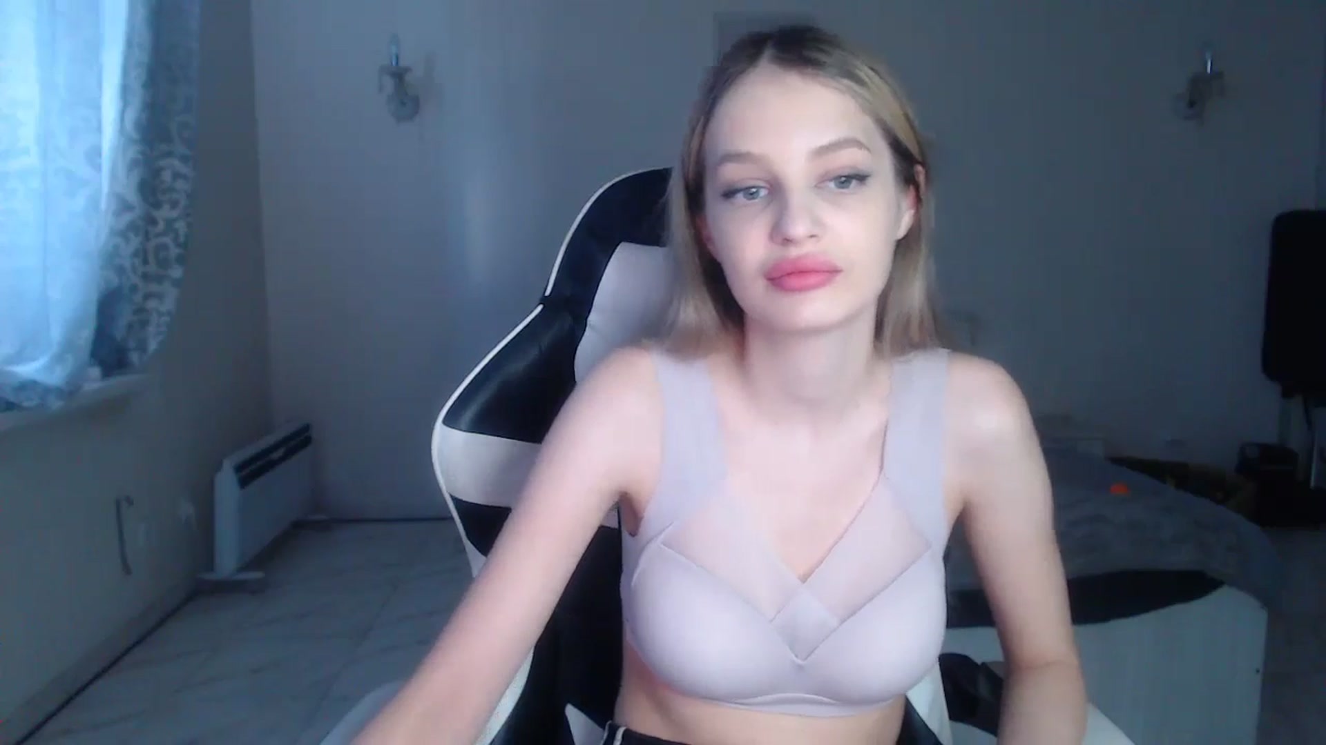 Gallery image thumbnail from Lola_vi's myfreecams stream on, 10/16/2024, 11:59 image 14 of 20