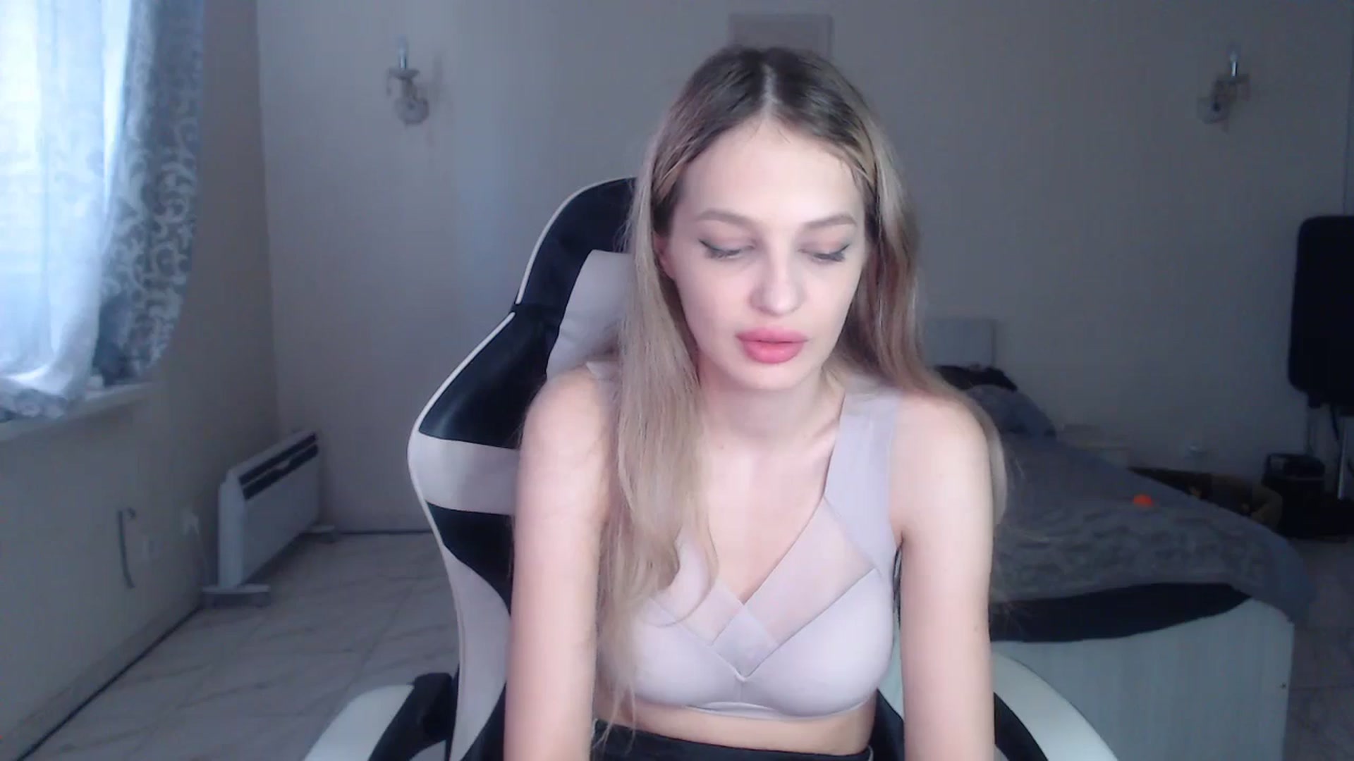 Gallery image thumbnail from Lola_vi's myfreecams stream on, 10/16/2024, 11:59 image 5 of 20