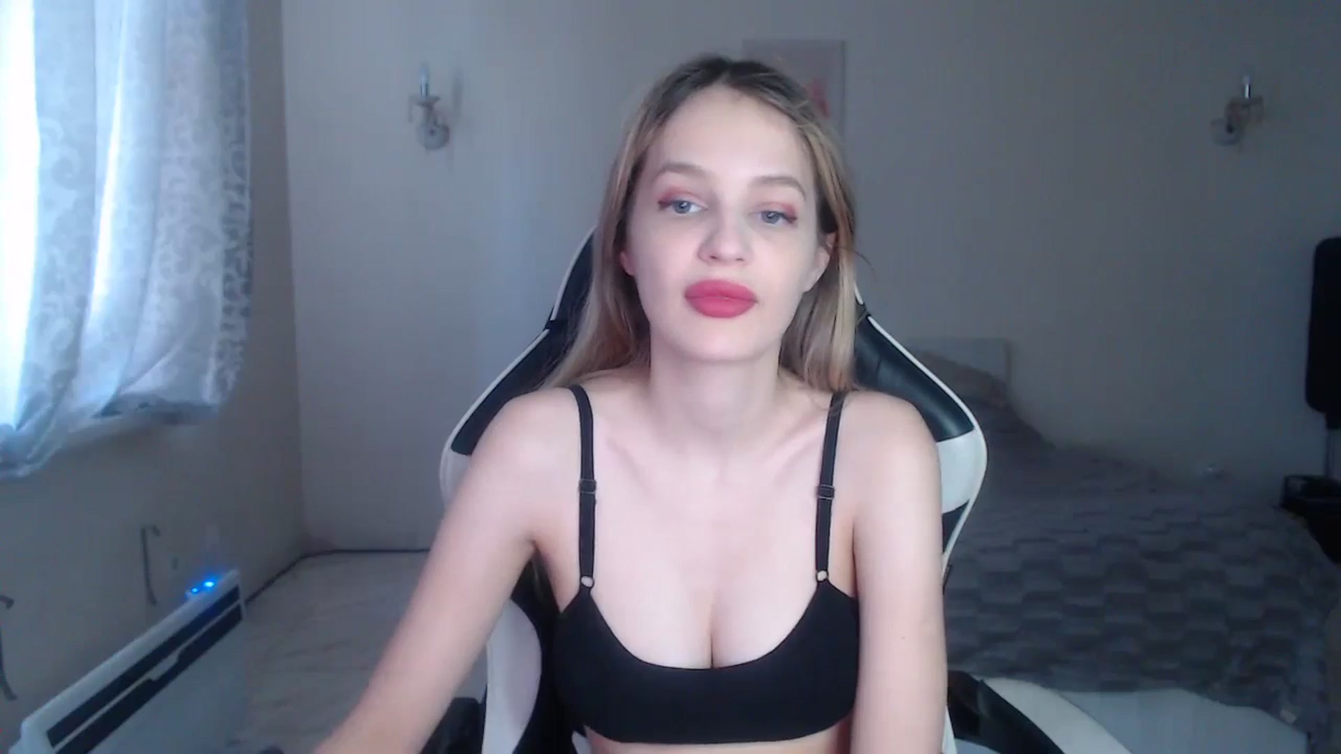 Gallery image thumbnail from Lola_vi's myfreecams stream on, 10/23/2024, 11:26 image 13 of 20