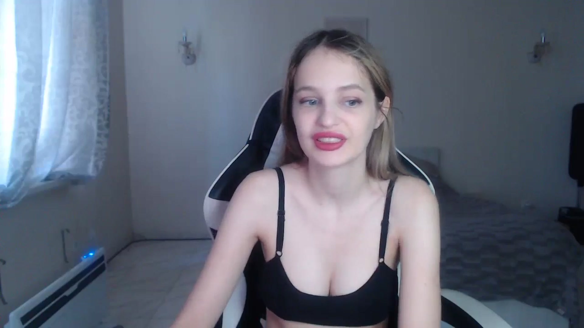 Gallery image thumbnail from Lola_vi's myfreecams stream on, 10/23/2024, 11:26 image 11 of 20