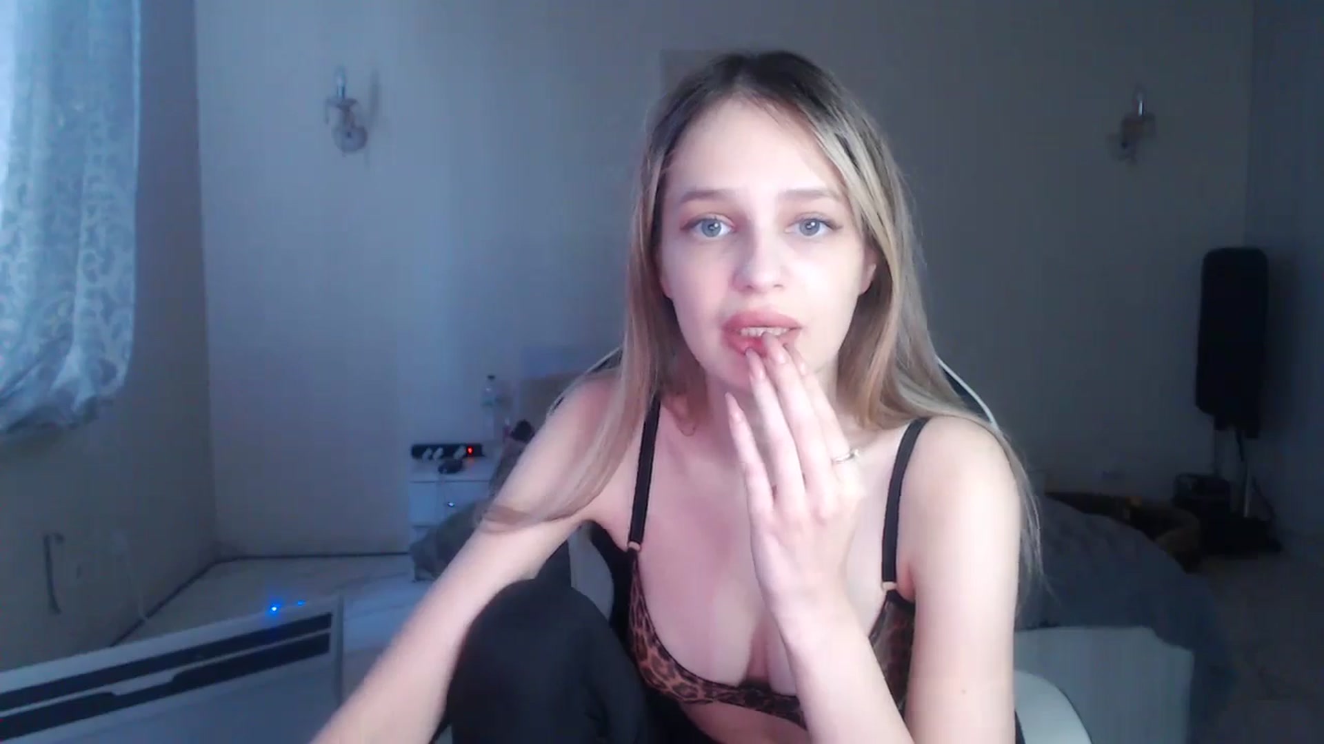 Gallery image thumbnail from Lola_vi's myfreecams stream on, 11/19/2024, 13:10 image 20 of 20