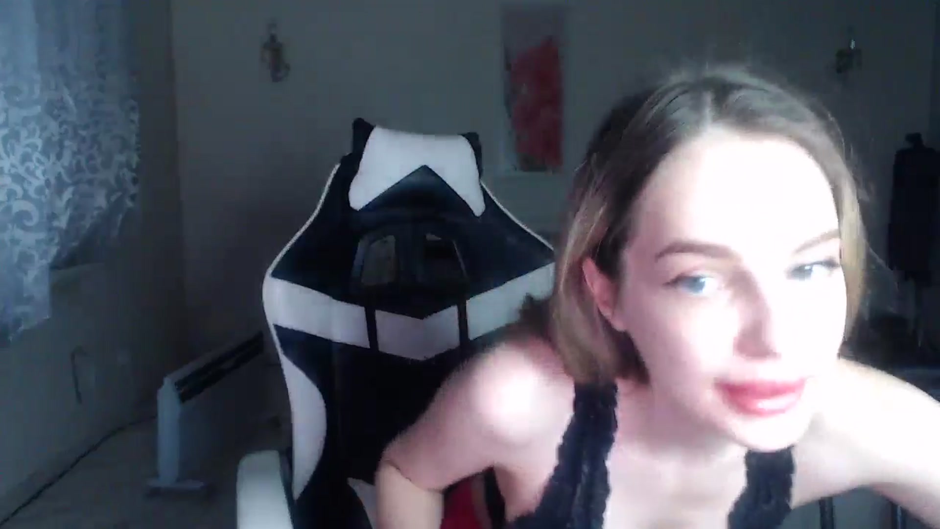 Gallery image thumbnail from Lola_vi's myfreecams stream on, 12/21/2024, 13:30 image 18 of 20