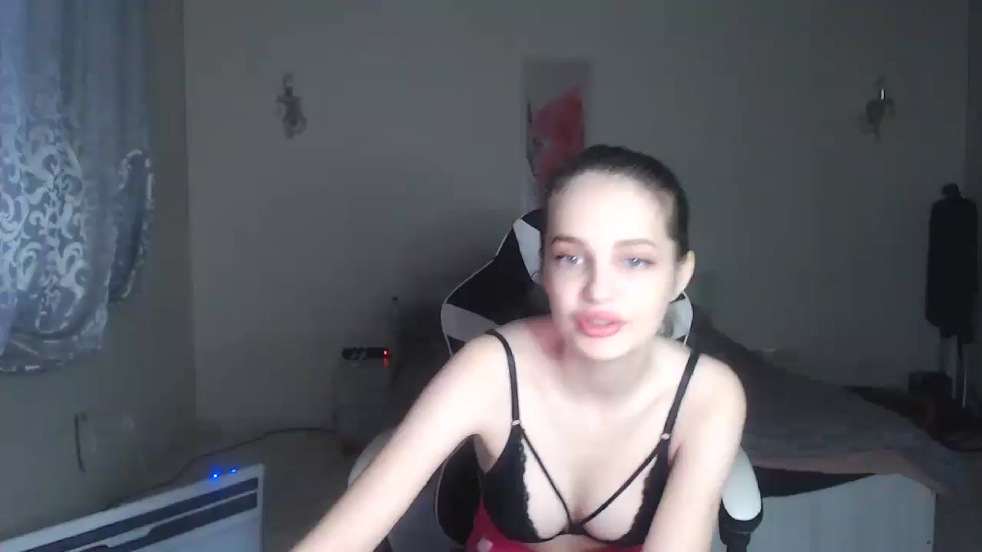 Gallery image thumbnail from Lola_vi's myfreecams stream on, 12/25/2024, 13:51 image 18 of 20