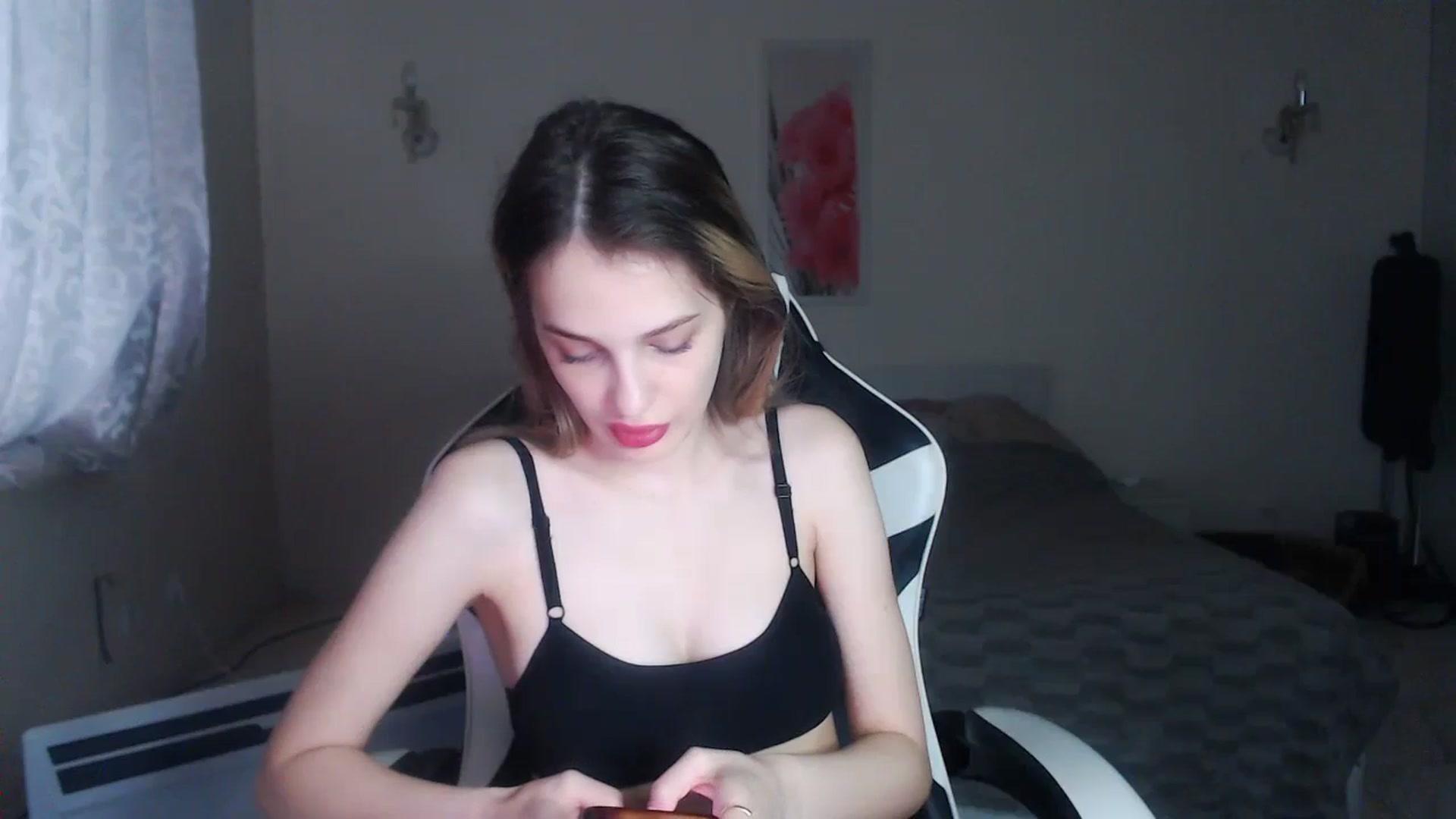 Gallery image thumbnail from Lola_vi's myfreecams stream on, 12/29/2024, 13:14 image 13 of 20