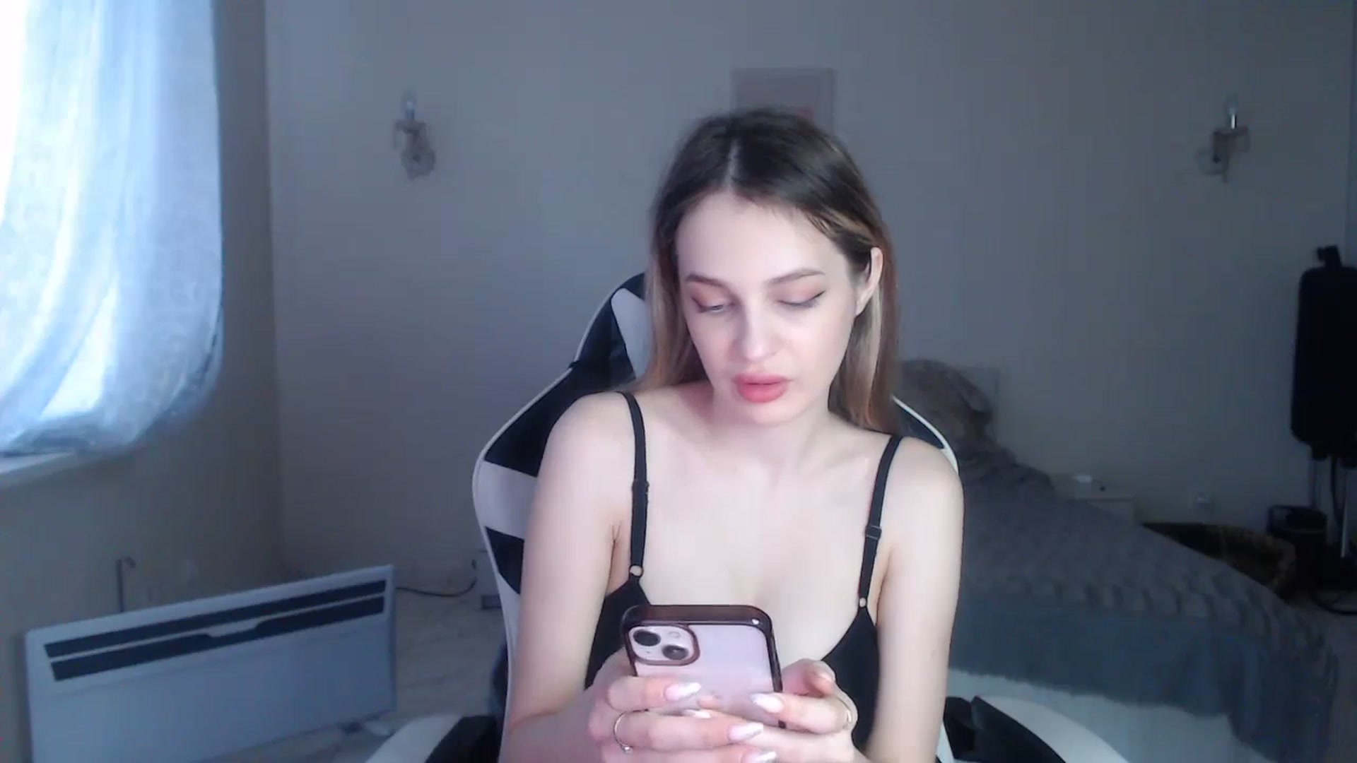 Gallery image thumbnail from Lola_vi's myfreecams stream on, 01/01/2025, 12:42 image 13 of 20
