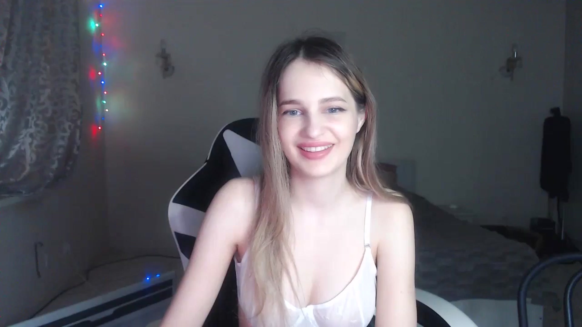 Gallery image thumbnail from Lola_vi's myfreecams stream on, 01/02/2025, 15:30 image 1 of 20