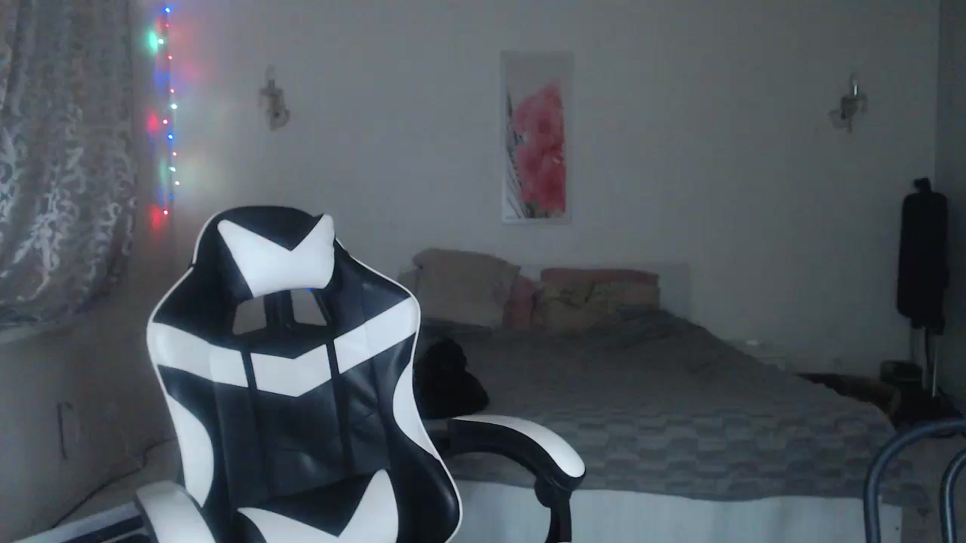 Gallery image thumbnail from Lola_vi's myfreecams stream on, 01/02/2025, 15:30 image 19 of 20
