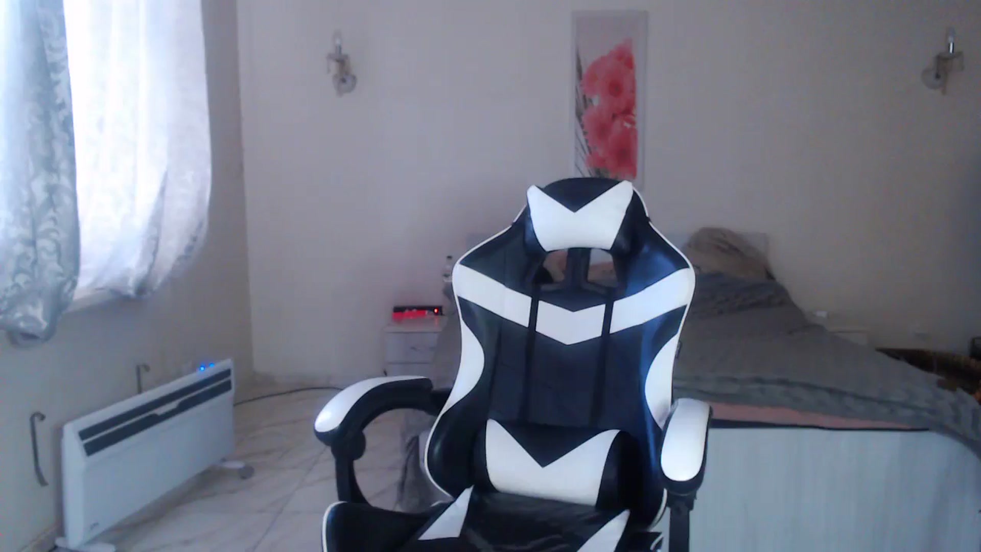 Gallery image thumbnail from Lola_vi's myfreecams stream on, 01/04/2025, 13:10 image 18 of 20