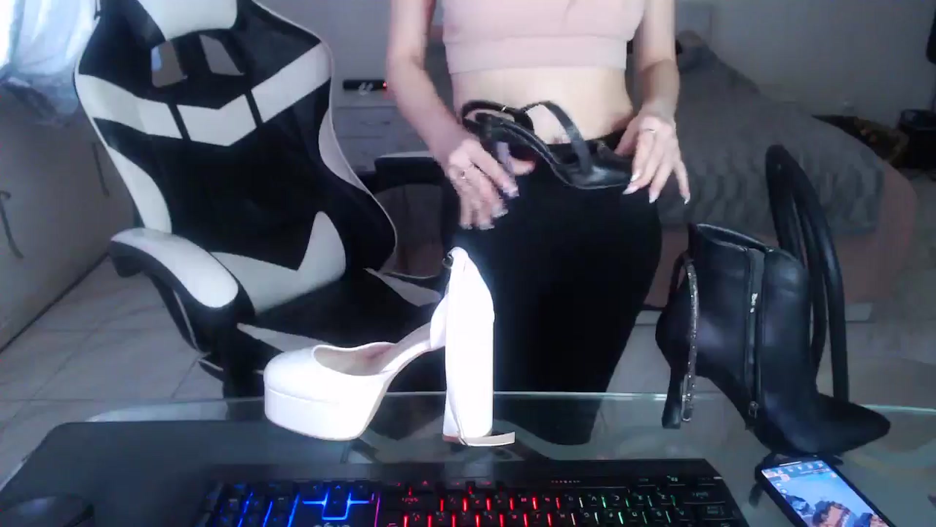 Gallery image thumbnail from Lola_vi's myfreecams stream on, 01/16/2025, 12:17 image 18 of 20