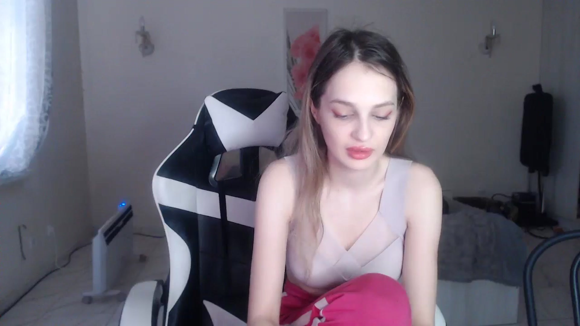 Gallery image thumbnail from Lola_vi's myfreecams stream on, 01/19/2025, 12:58 image 16 of 20