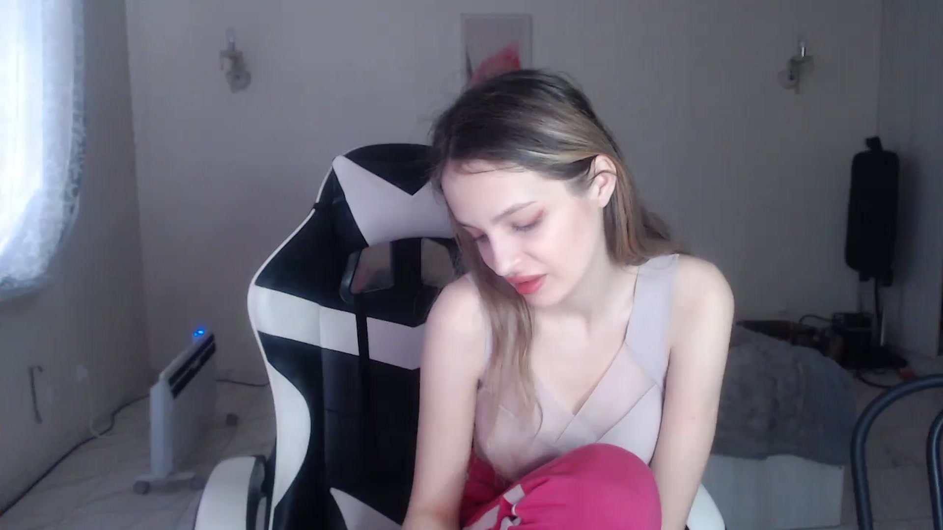 Gallery image thumbnail from Lola_vi's myfreecams stream on, 01/19/2025, 12:58 image 13 of 20